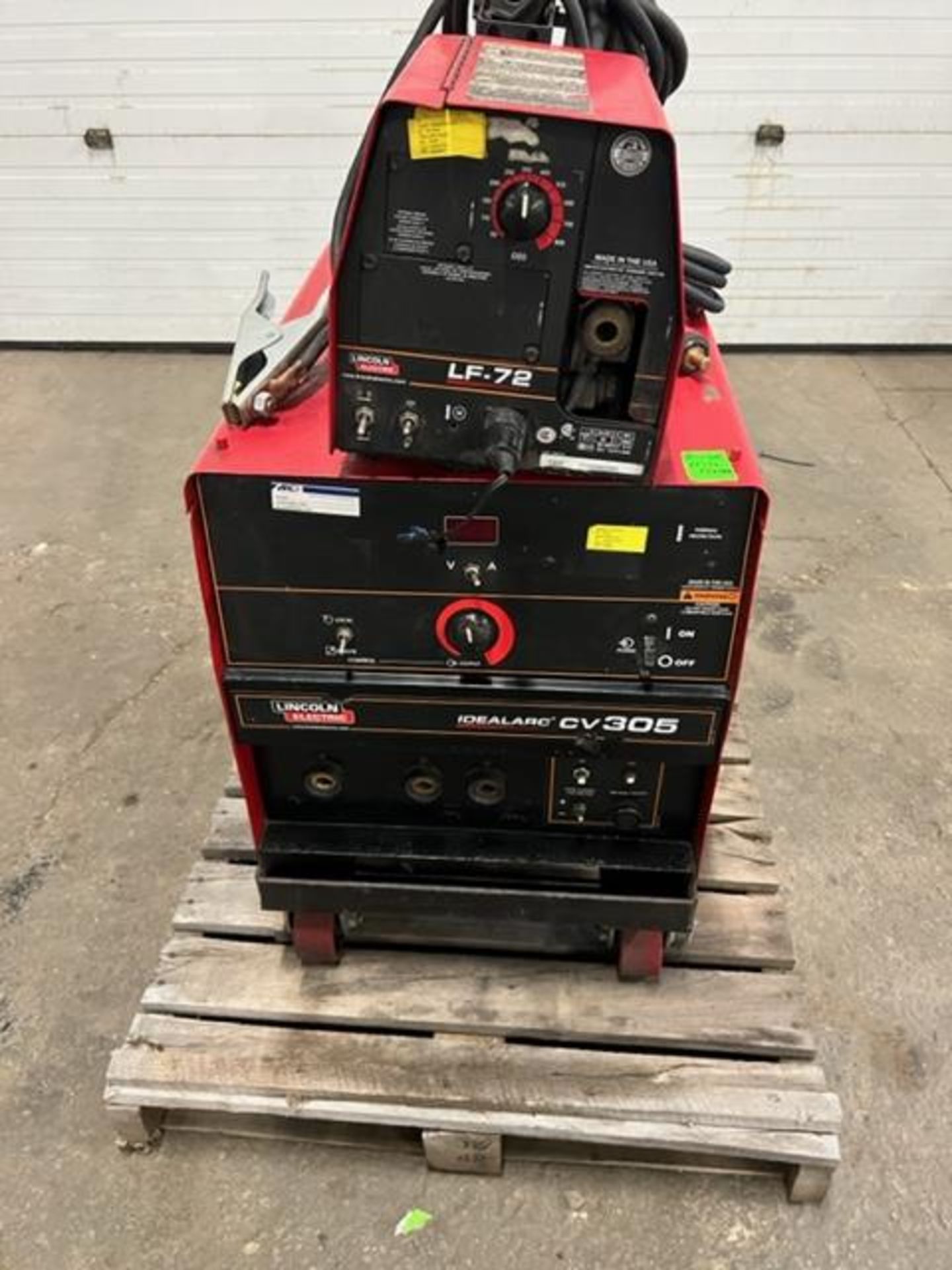 Lincoln CV305 Welder with LF-72 Feeder with Cables Welding Unit 208/230/460V - Image 2 of 3