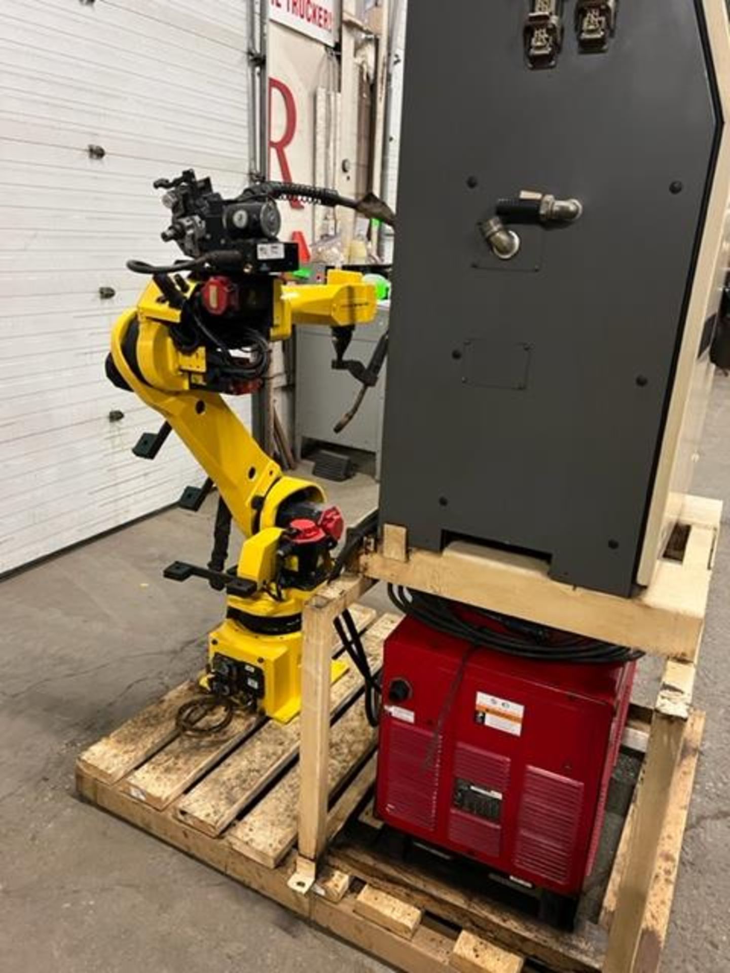 MINT Fanuc Arcmate 120iB Welding Robot with RJ3iB Controller WITH wire feeder, COMPLETE & TESTED - Image 4 of 5