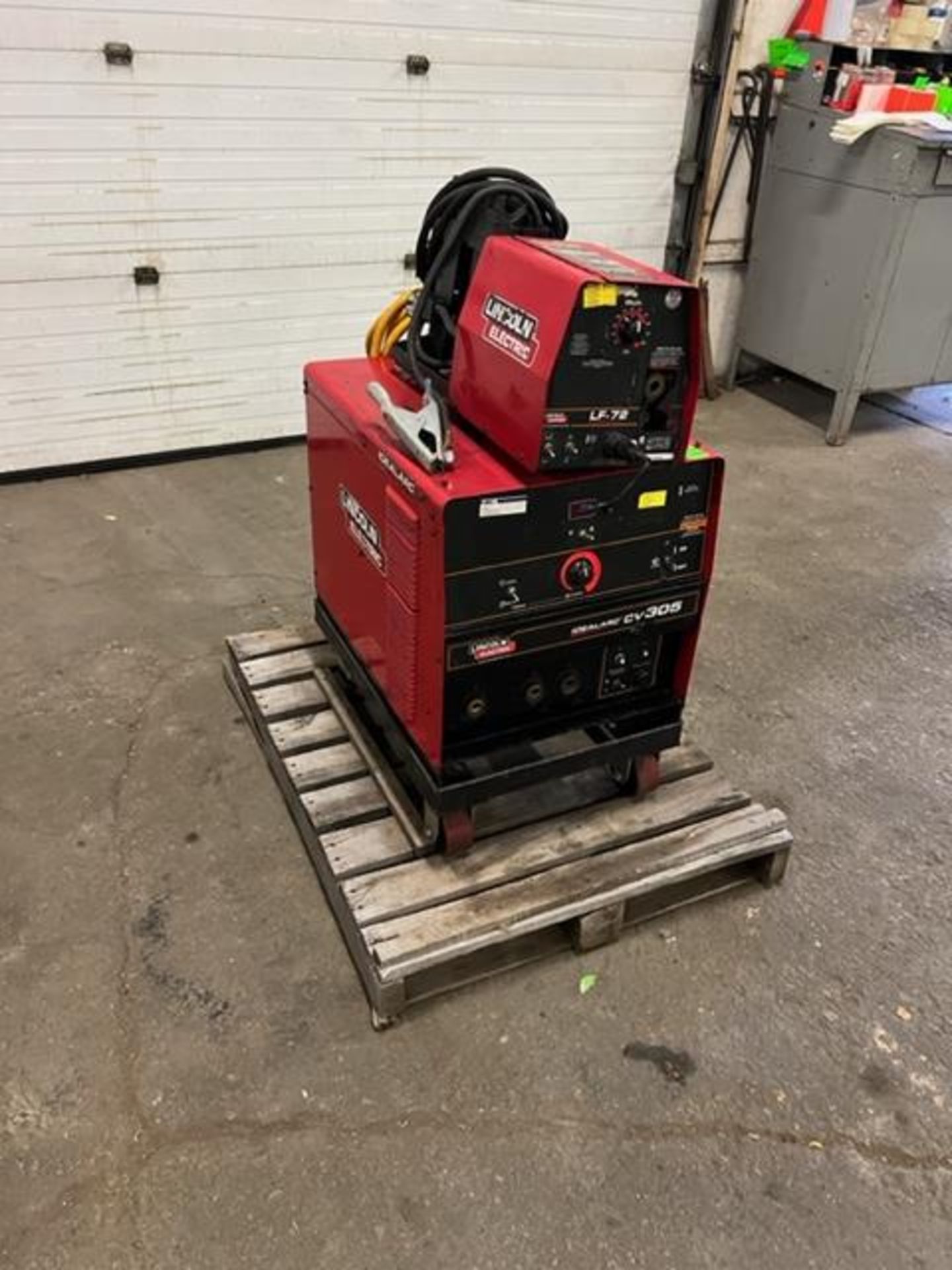 Lincoln CV305 Welder with LF-72 Feeder with Cables Welding Unit 208/230/460V