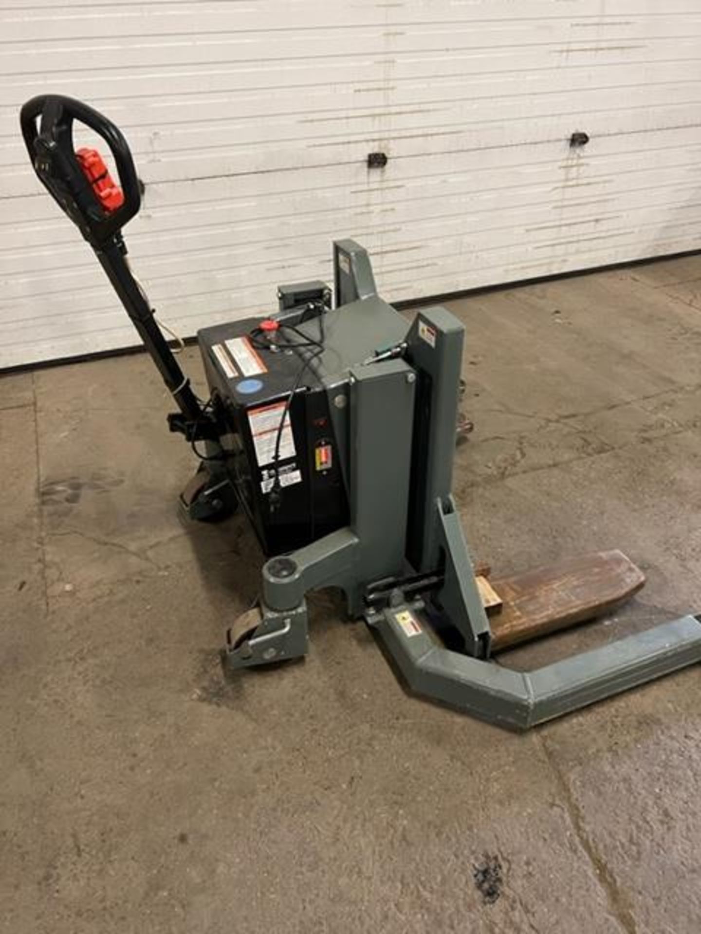 Tradesafe 800lbs Electric Pump Truck / Hydraulic Pallet Jack - NICE UNIT - Image 3 of 3