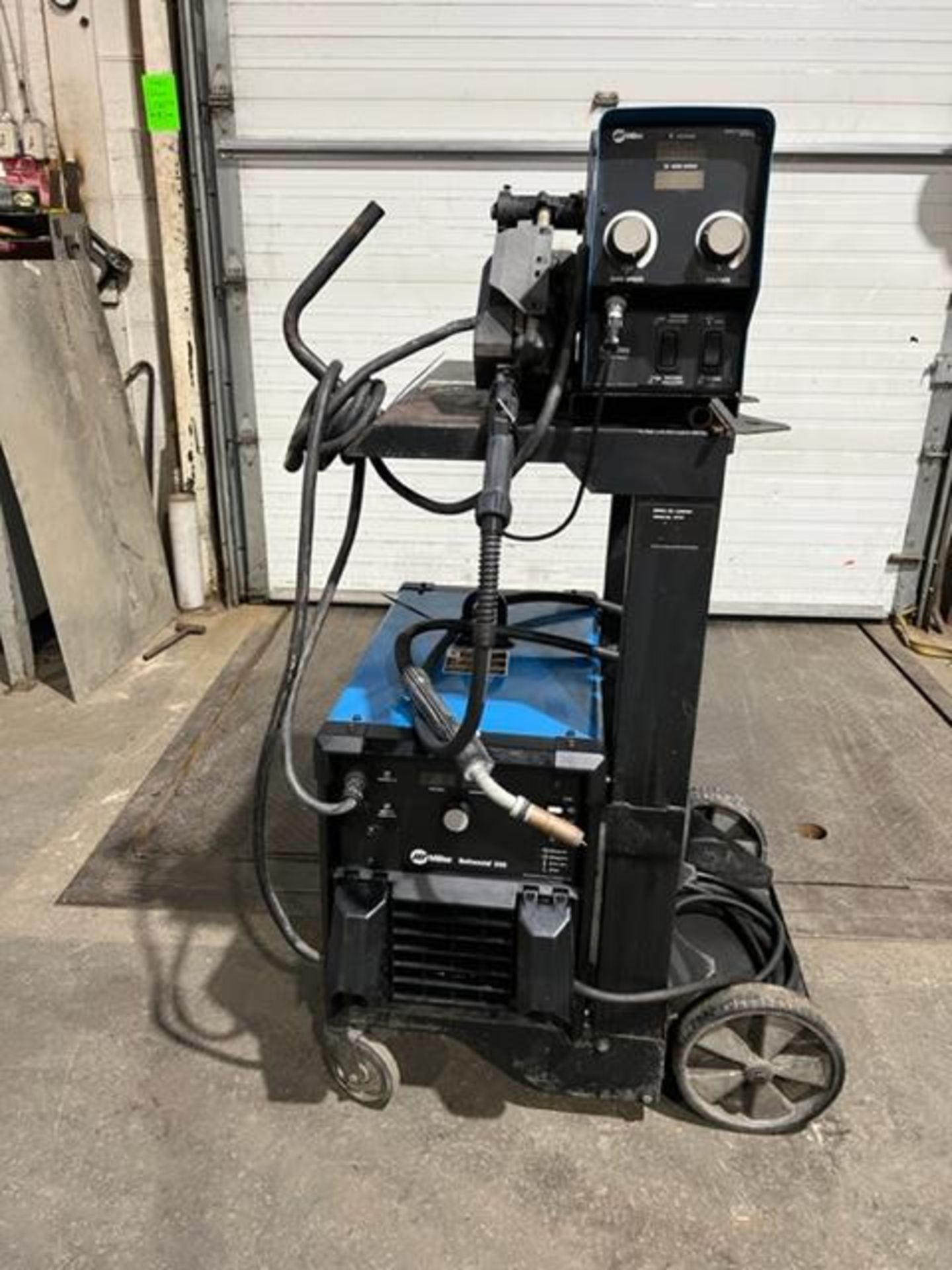 MINT Miller Deltaweld 350 Mig Welder with 70S Wire Feeder 4-wheel - COMPLETE on CART with gun 350