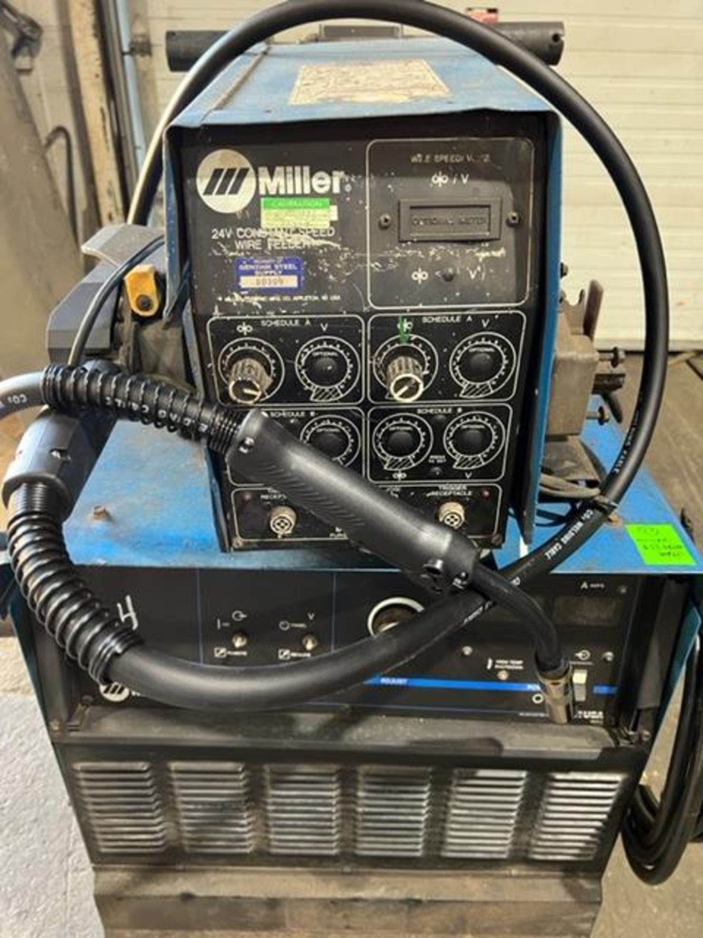 Miller Deltaweld 652 Mig Welder with 60 Series Dual Feeder 4-wheel (1 side of feeder missing parts) - Image 2 of 4