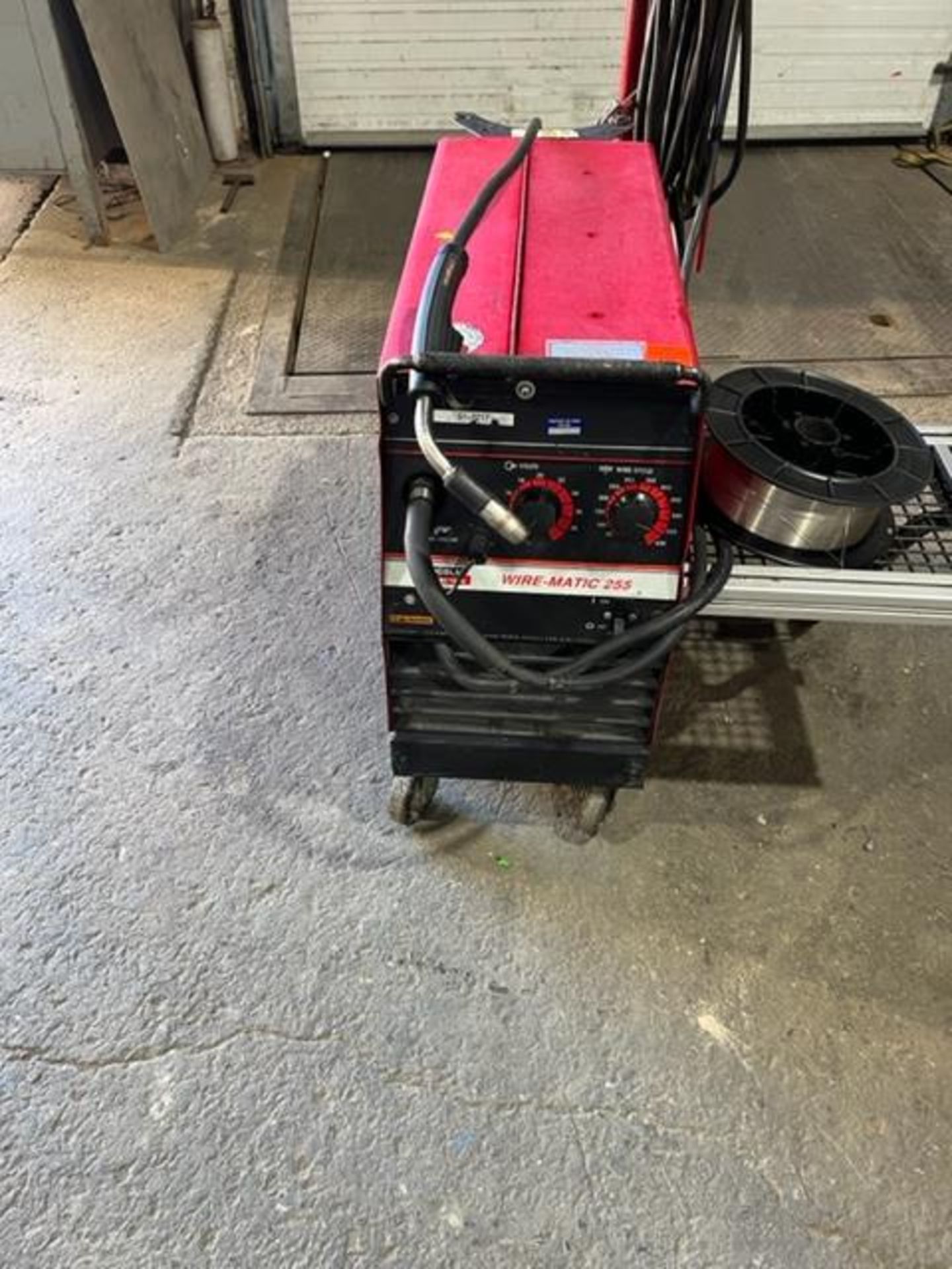 Lincoln Wirematic 255 Mig Welder with built in feeder 230/480/575V Complete with gun and cables - Image 2 of 4