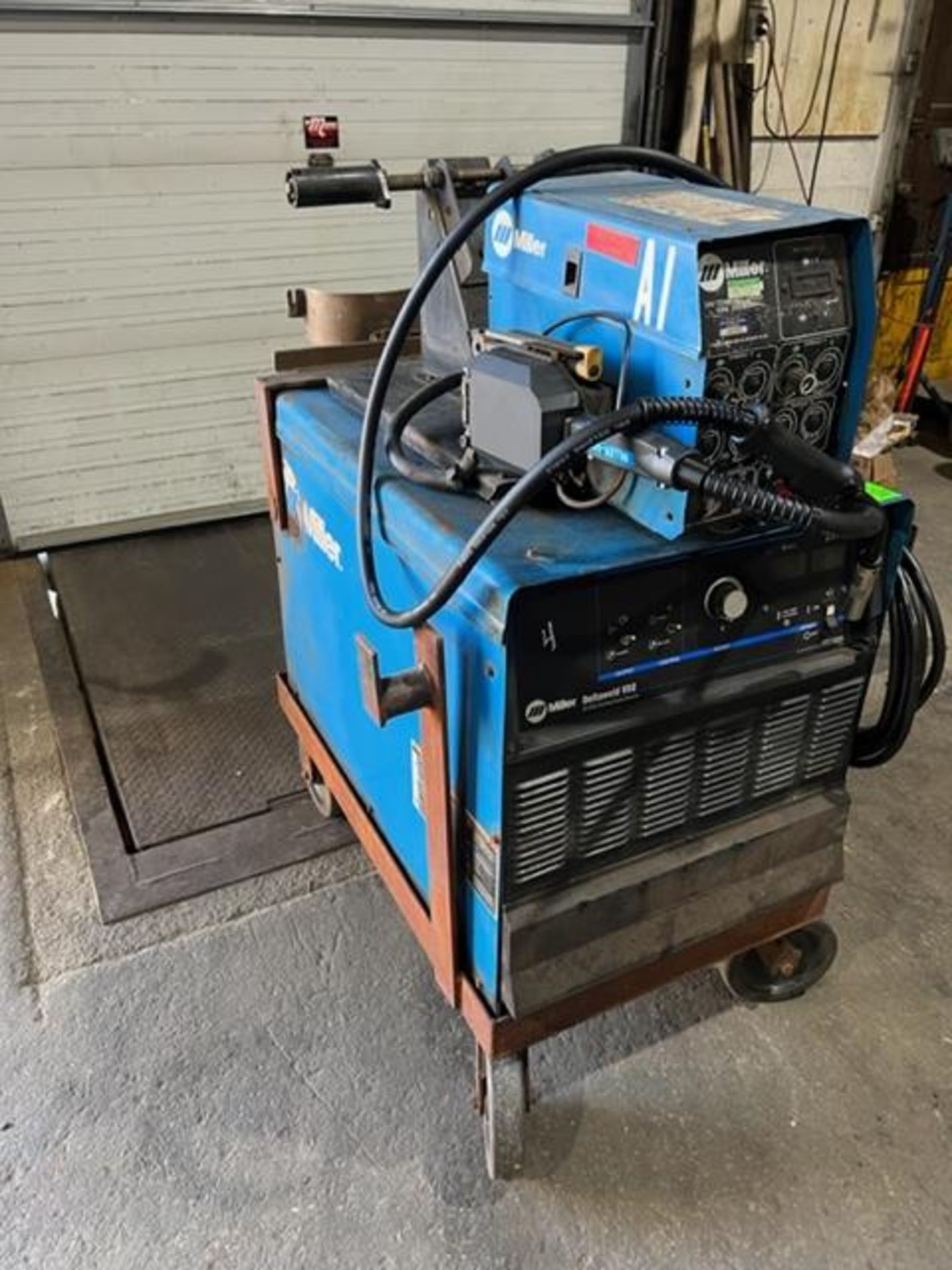 Miller Deltaweld 652 Mig Welder with 60 Series Dual Feeder 4-wheel (1 side of feeder missing parts) - Image 3 of 4