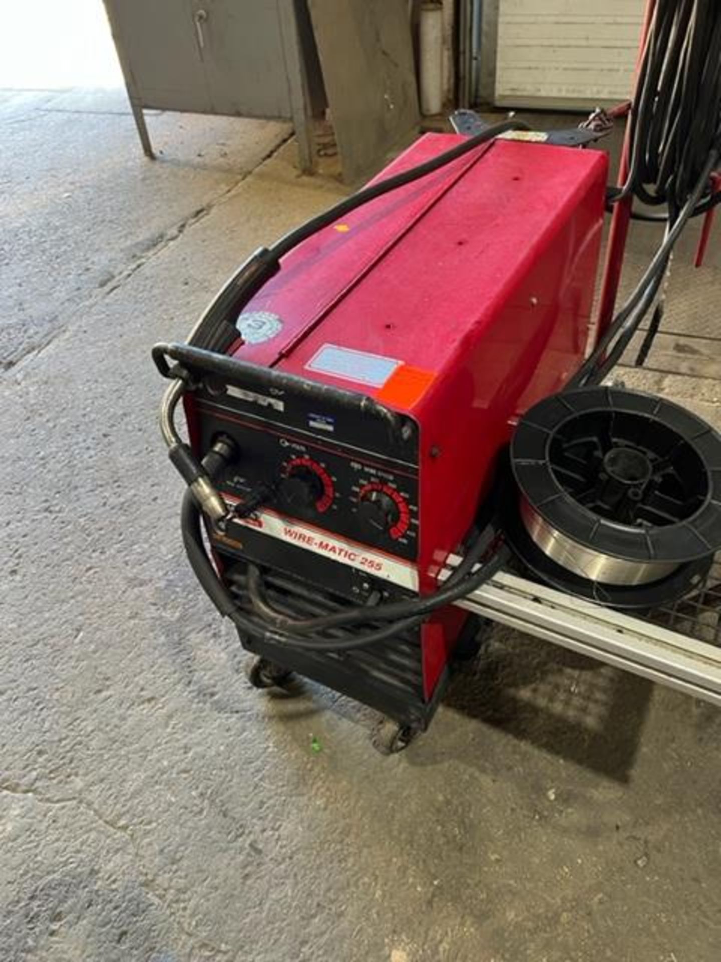 Lincoln Wirematic 255 Mig Welder with built in feeder 230/480/575V Complete with gun and cables - Image 4 of 4