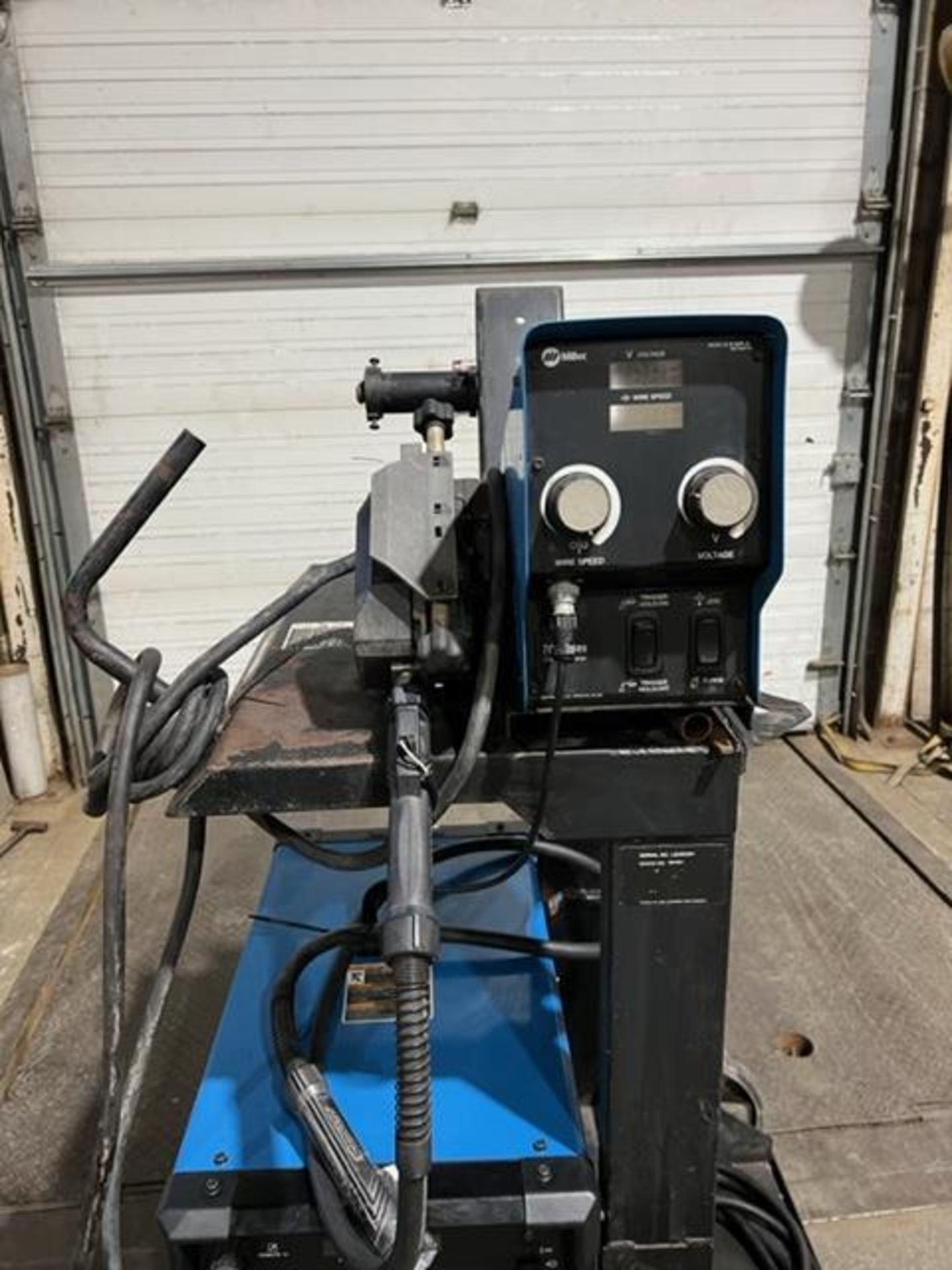 MINT Miller Deltaweld 350 Mig Welder with 70S Wire Feeder 4-wheel - COMPLETE on CART with gun 350 - Image 2 of 5