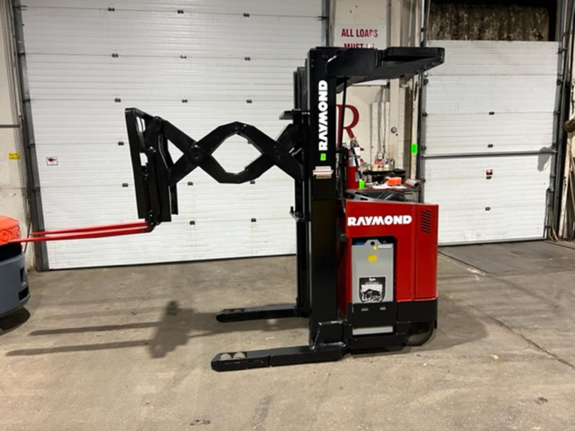 FREE CUSTOMS - NICE Raymond Reach EXTRA REACH Truck 2500lbs Capacity Pallet Lifter with VERY LOW