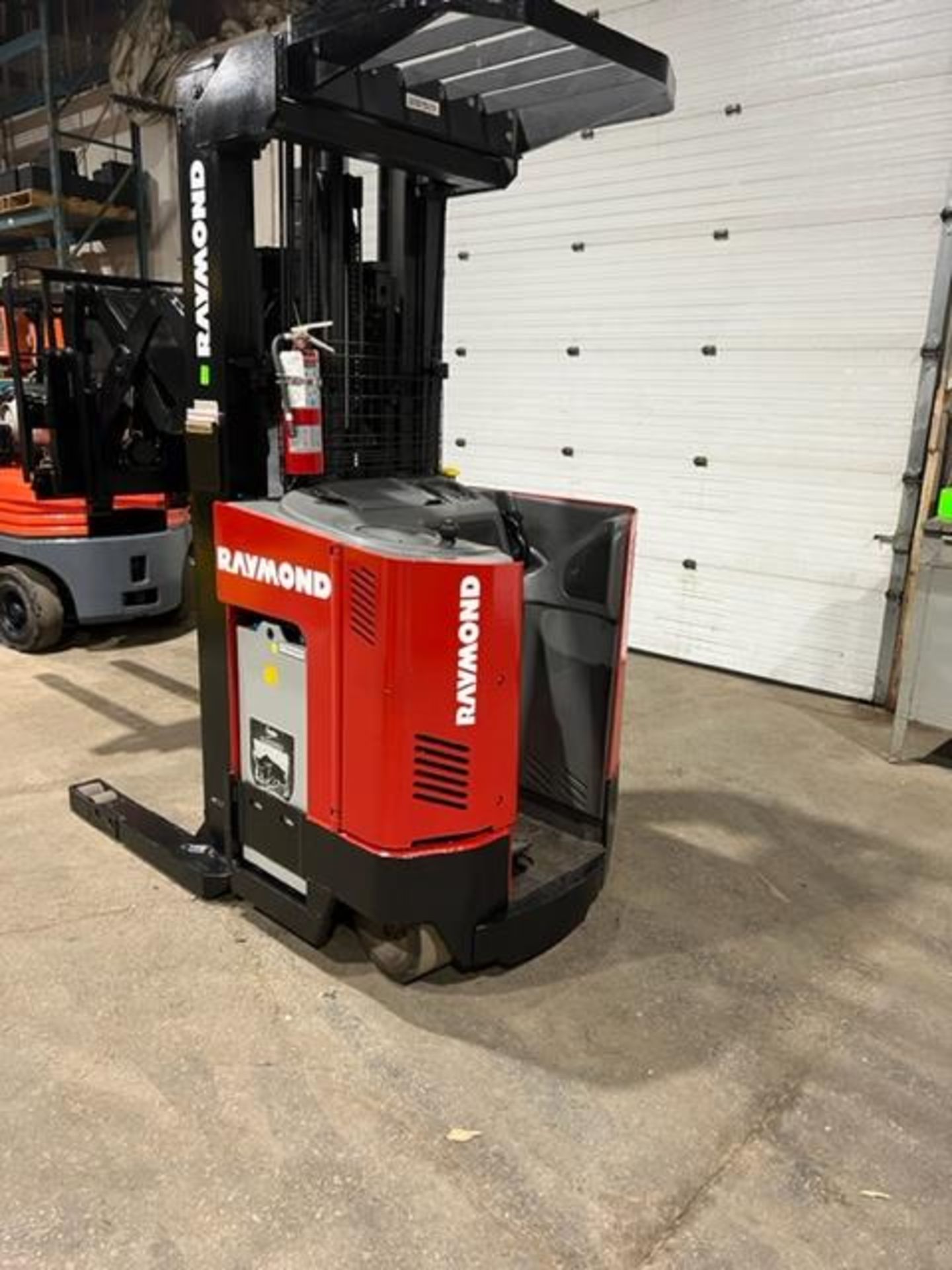 FREE CUSTOMS - NICE Raymond Reach EXTRA REACH Truck 2500lbs Capacity Pallet Lifter with VERY LOW - Image 3 of 3