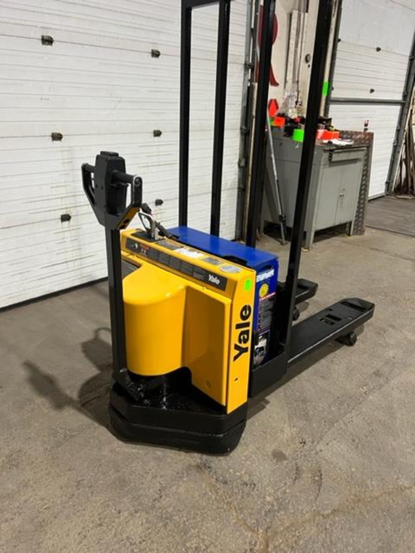 Yale Walk Behind Walkie 6000lbs capacity Powered Pallet Cart Lift NICE UNIT - FREE CUSTOMS - Image 3 of 3