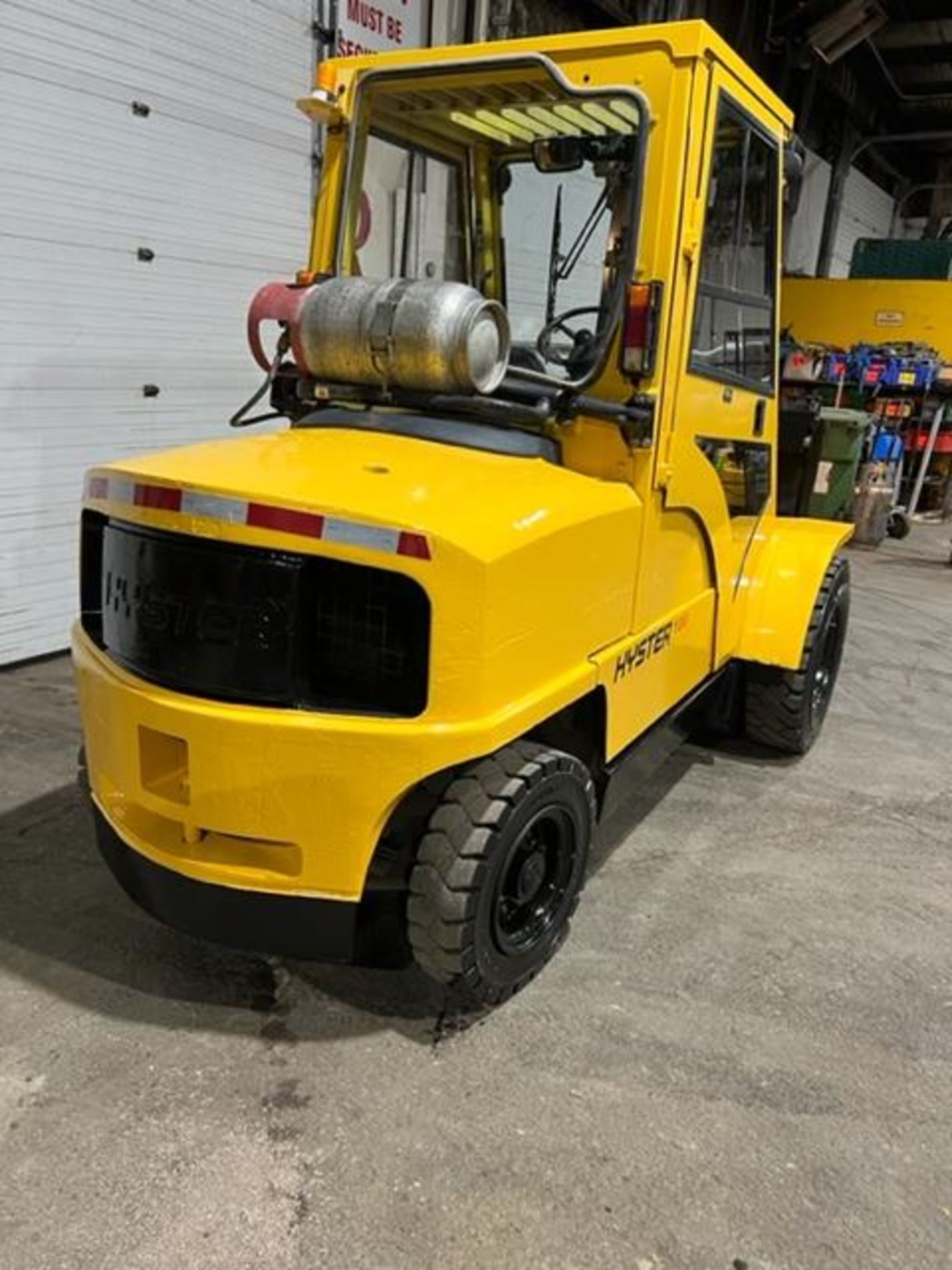 NICE Hyster H100XM - 10,000lbs Capacity OUTDOOR Forklift LPG (propane) with Dual Front Tires & cab - Image 2 of 5