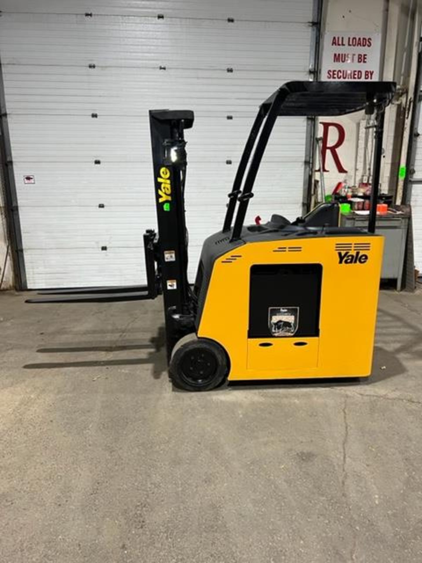 NICE 2011 Yale Stand Up Counterbalance Forklift 4000lbs capacity with 3-stage mast & sideshift