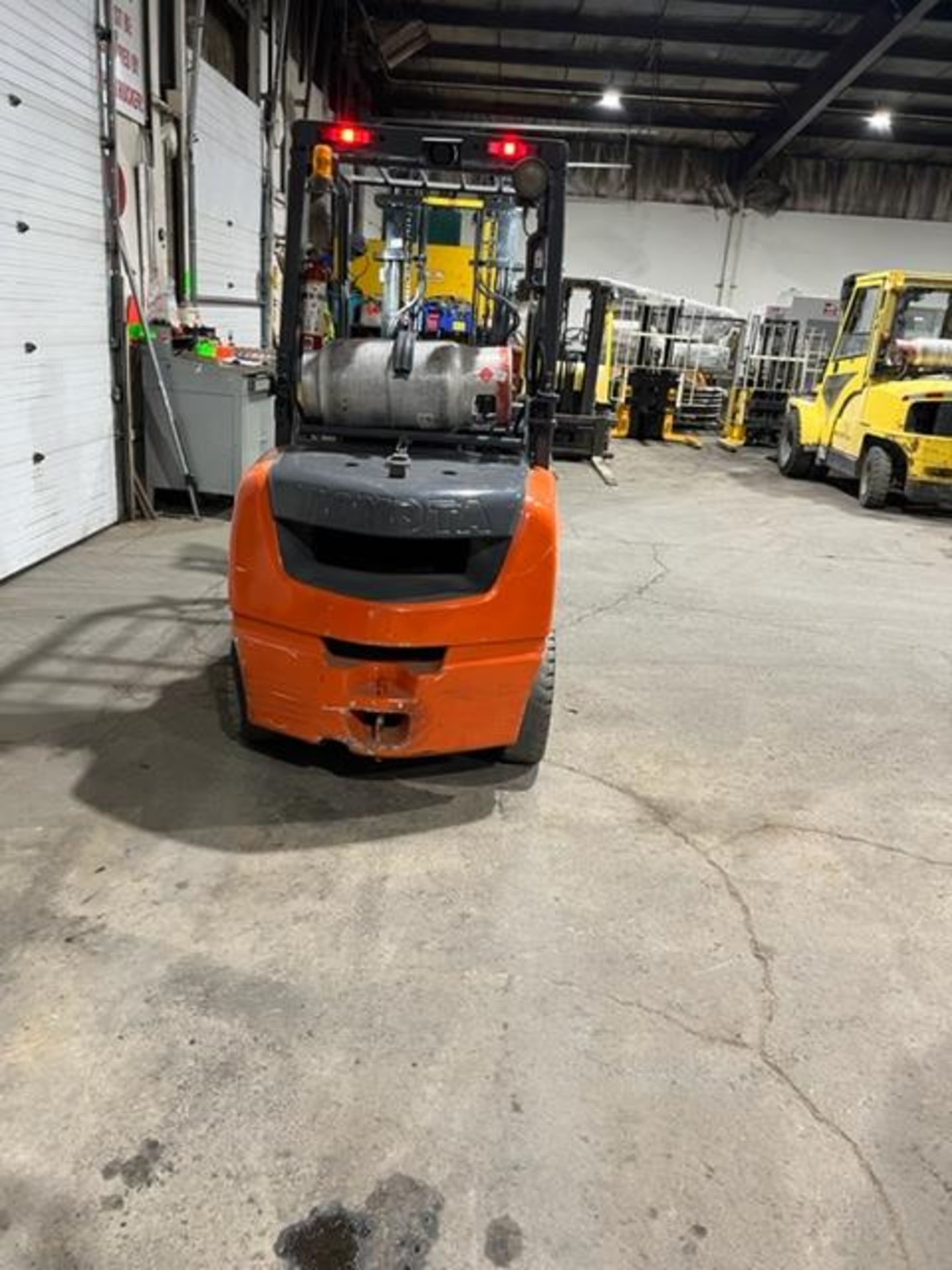 NICE Toyota 30 - 6,000lbs Capacity OUTDOOR Forklift LPG (propane) with NEW Sideshift Fork Positioner - Image 3 of 3