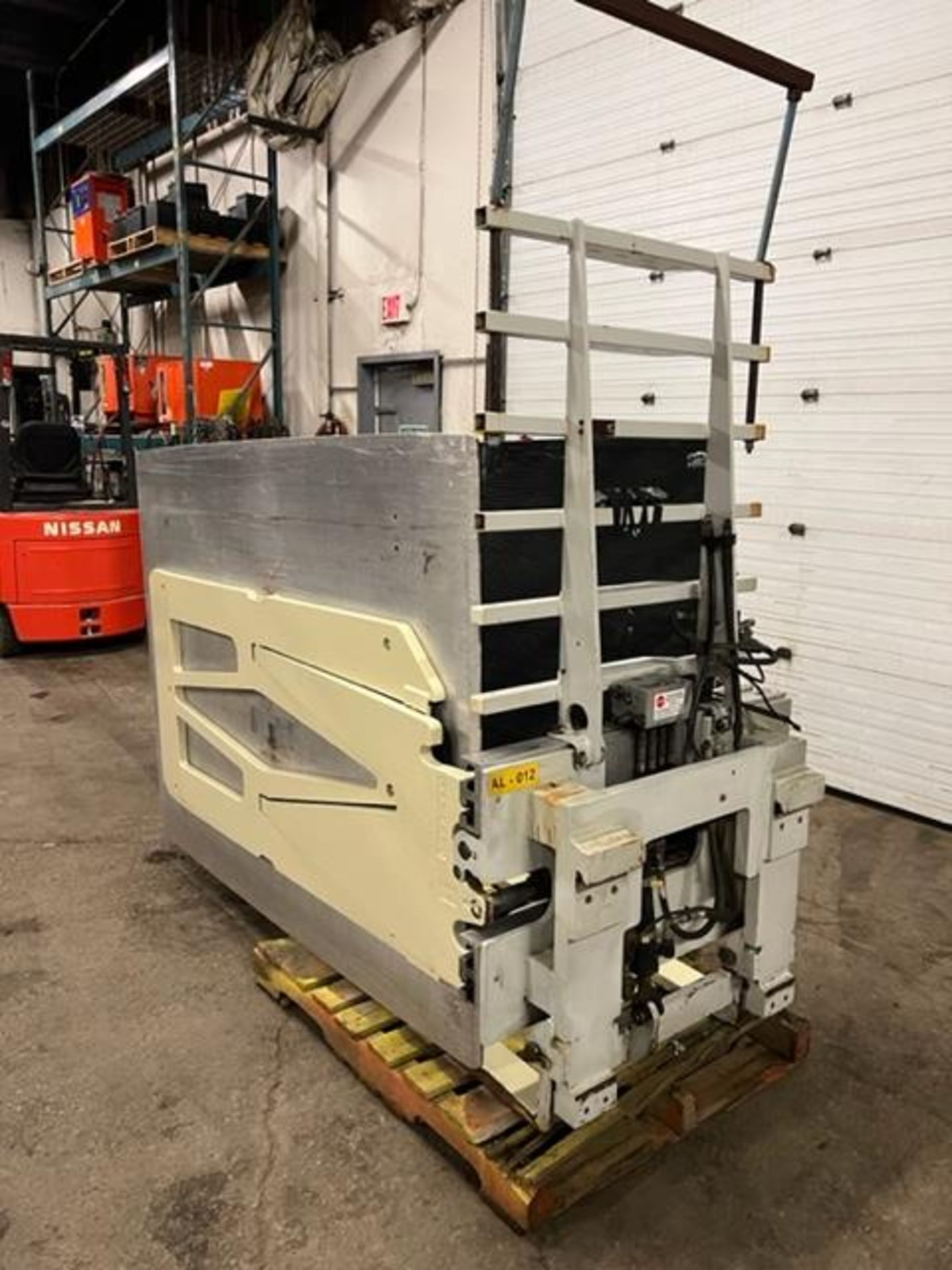 Cascade Forklift Attachment - Aluminum Paper Clamp 58" high 77" Long with 80" forks MINT - Image 3 of 6