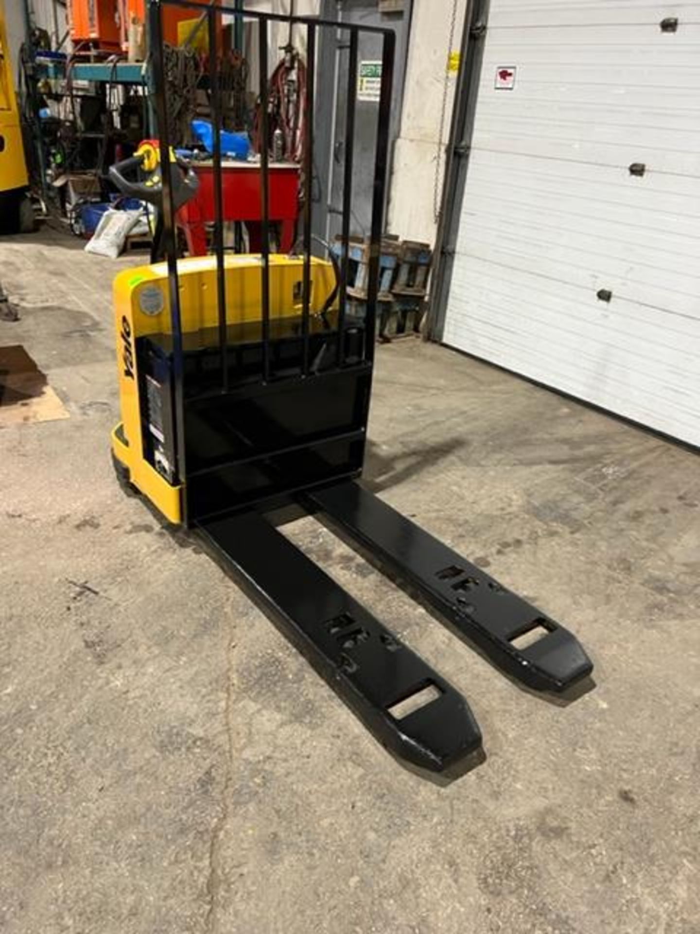 Yale Walk Behind Walkie 6500lbs capacity Powered Pallet Cart Lift NICE UNIT - FREE CUSTOMS - Image 3 of 3