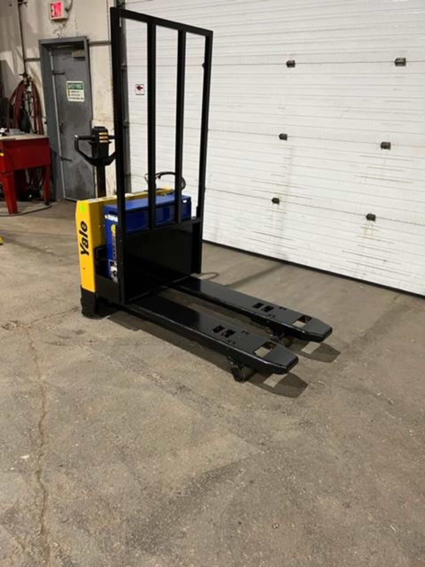 Yale Walk Behind Walkie 6000lbs capacity Powered Pallet Cart Lift NICE UNIT - FREE CUSTOMS - Image 2 of 3