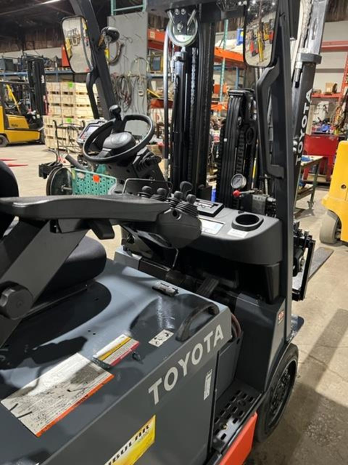 NICE 2016 Toyota 5,000lbs Capacity Forklift Electric with Sideshift & plumbed for Fork Positioner - Image 6 of 6