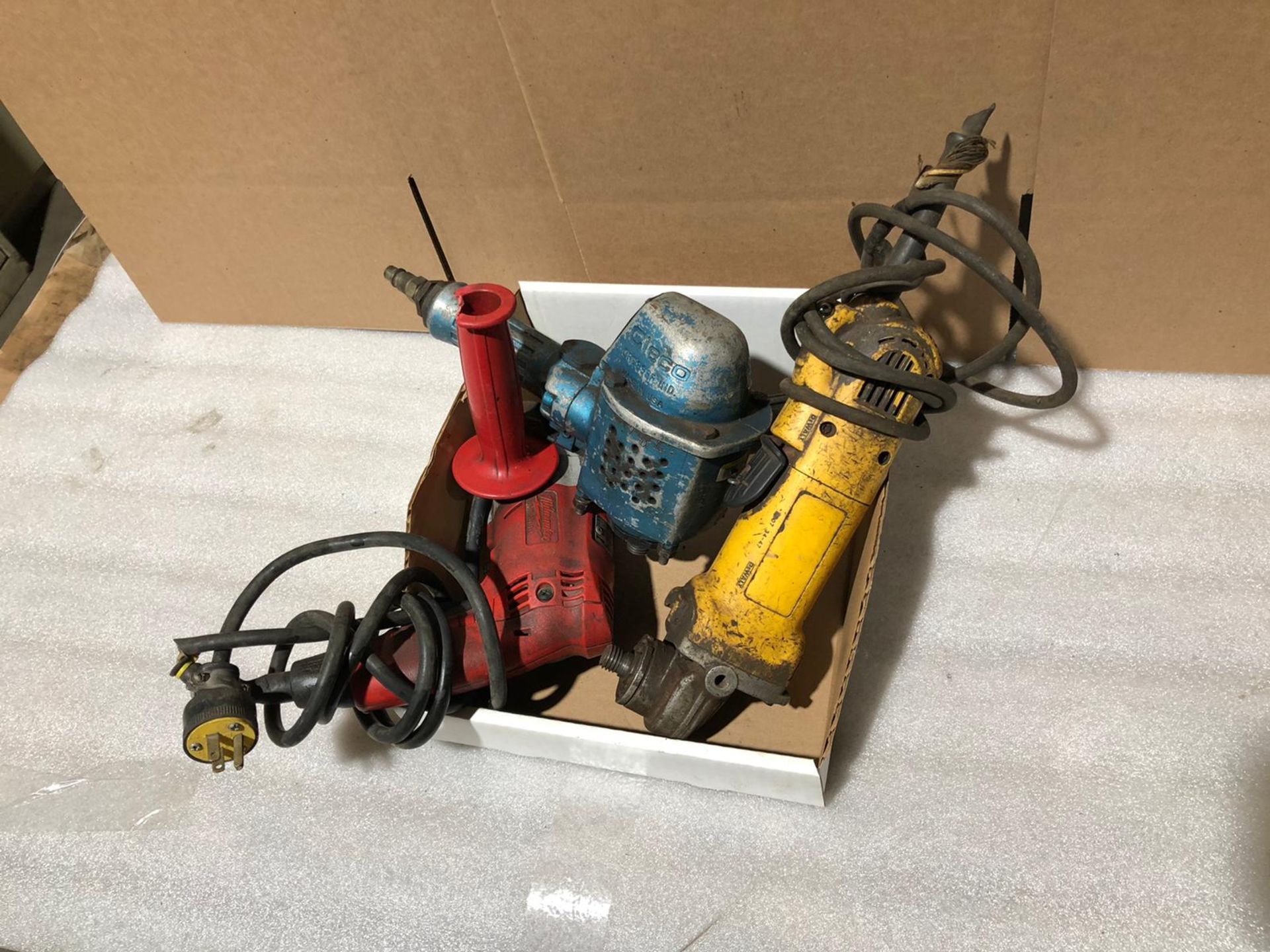 Lot of 3 (3 units) Electric and Pneumatic Hand Tools - Cleco & Dewalt Grinders - Image 2 of 3