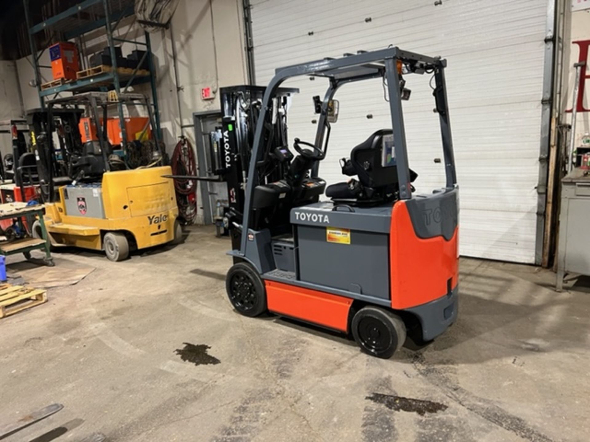 NICE 2016 Toyota 5,000lbs Capacity Forklift Electric with Sideshift & plumbed for Fork Positioner