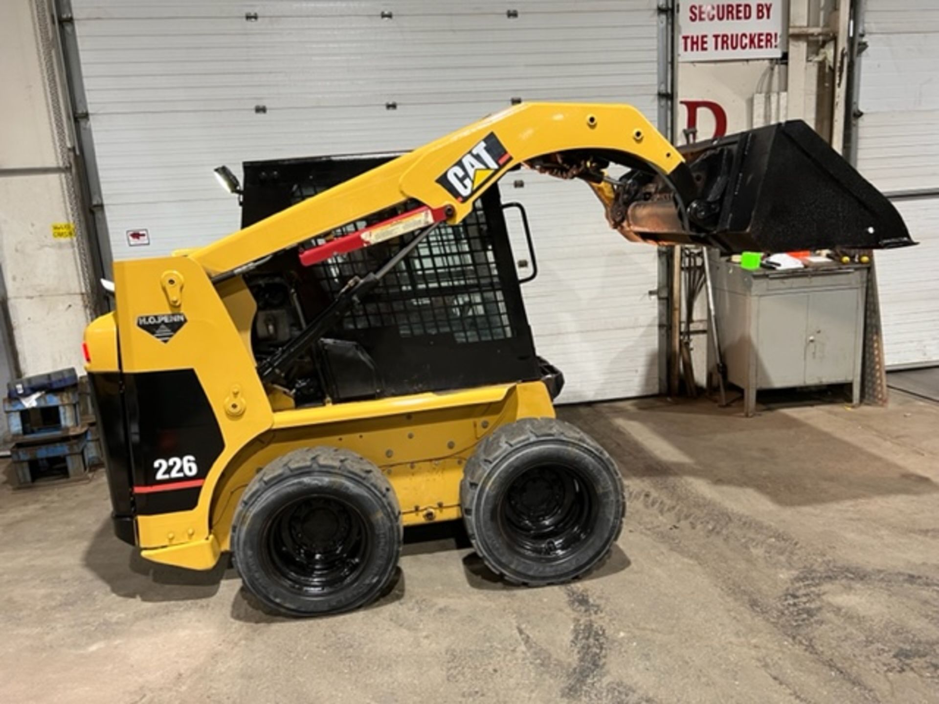 CAT Model 226 Skid Steer Diesel - Skid steer Loader NICE UNIT with LOW HOURS with FREE CUSTOMS