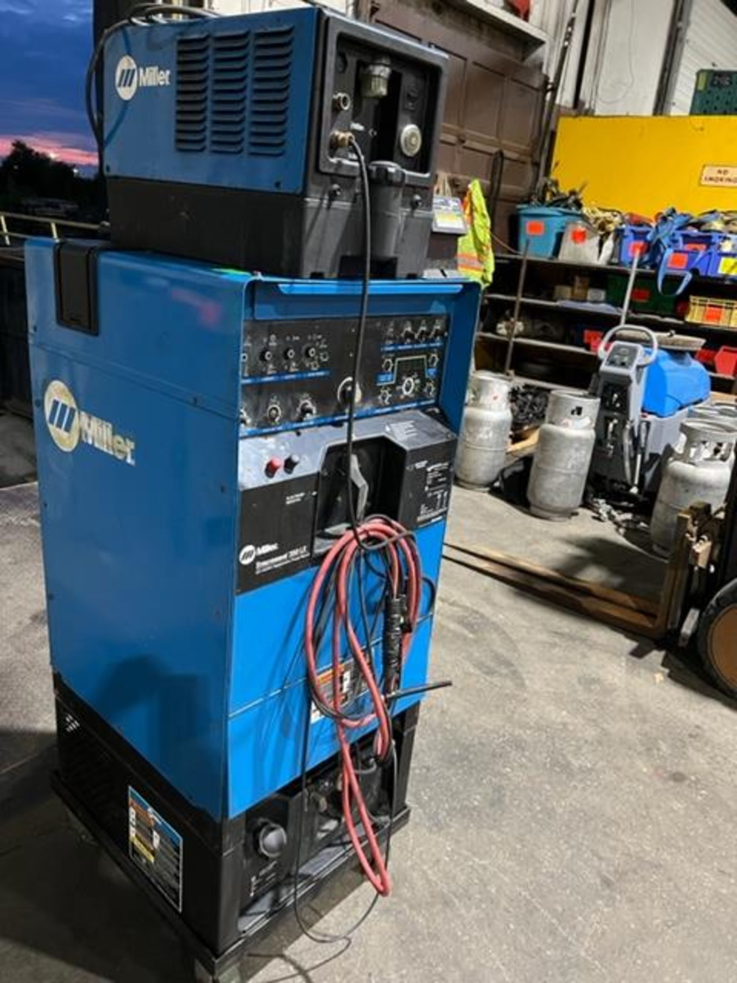 Miller Syncrowave 350 LX Tig Welder 350 AMP COMPLETE with Cables and whip & foot pedal & Miller - Image 4 of 5