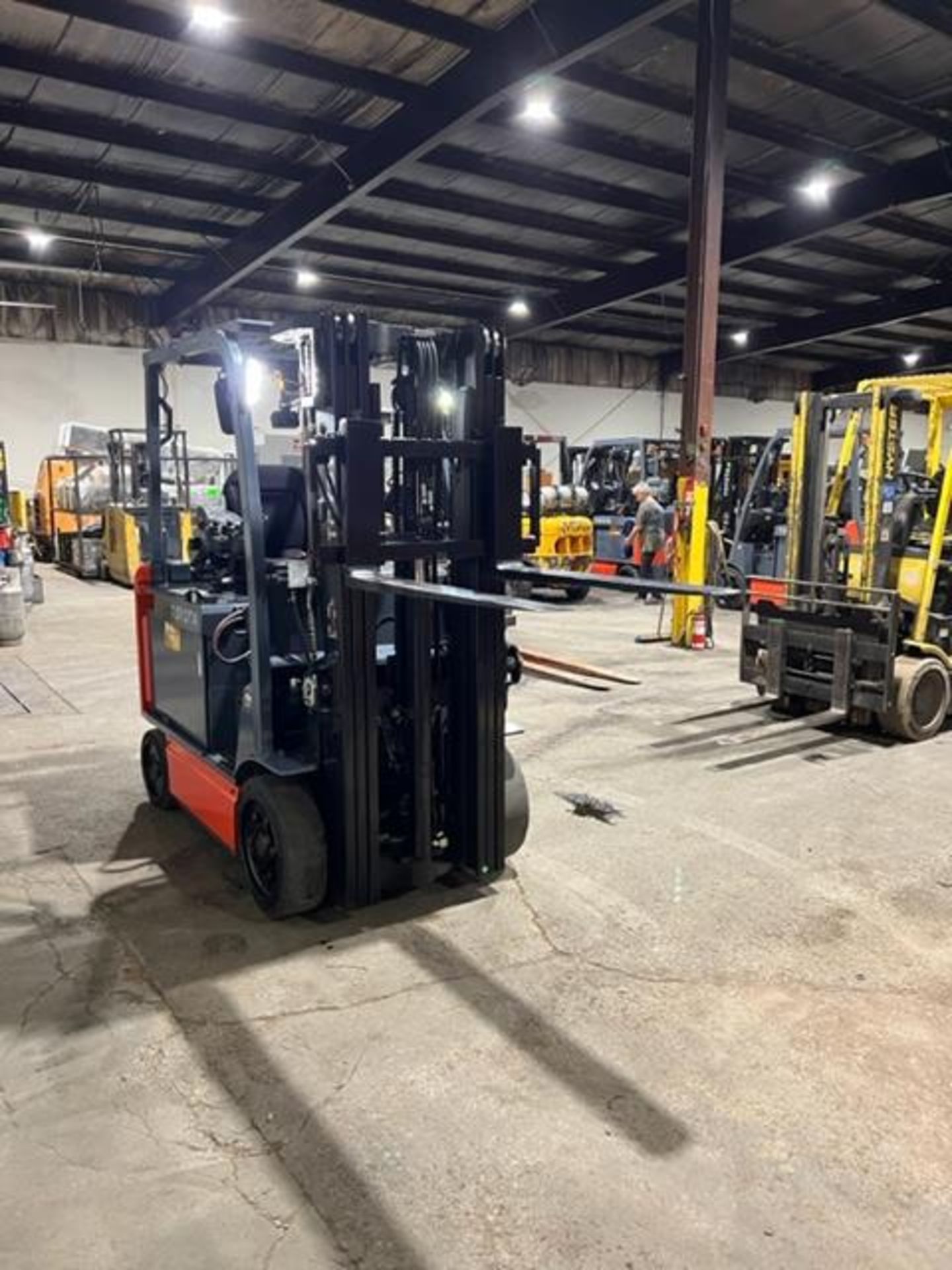 NICE 2016 Toyota 5,000lbs Capacity Forklift Electric with Sideshift & plumbed for Fork Positioner - Image 3 of 5