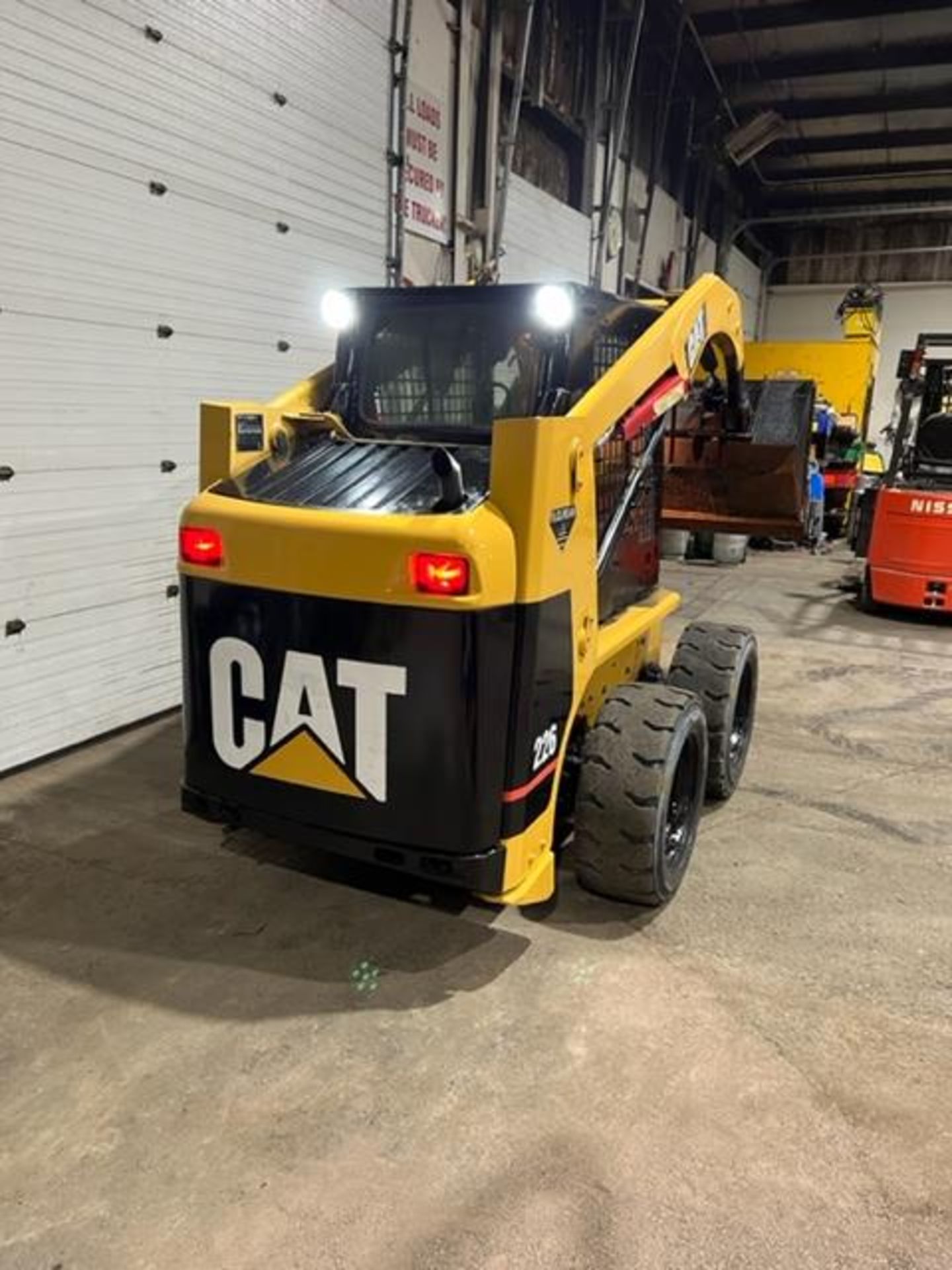 CAT Model 226 Skid Steer Diesel - Skid steer Loader NICE UNIT with LOW HOURS with FREE CUSTOMS - Image 4 of 4