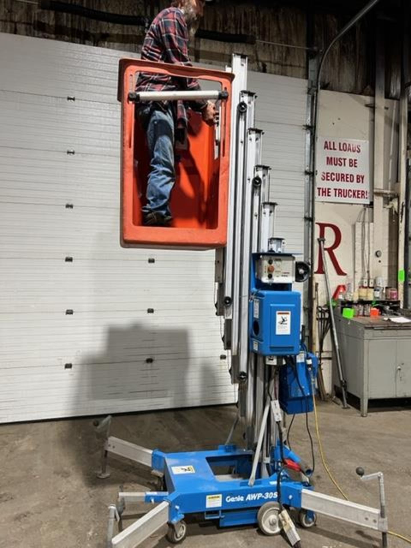 Genie Man Lift model AWP-30-S - 30 feet lift, with controller Electric unit - 350lbs lift capacity - Image 4 of 4