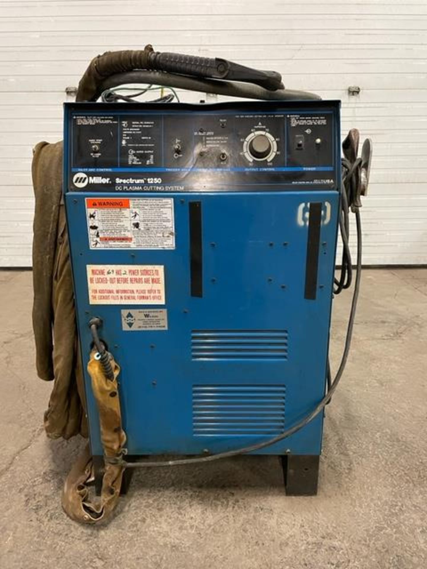 Miller Spectrum 1250 Plasma Cutter Unit - DC Plasma Cutting System with gun