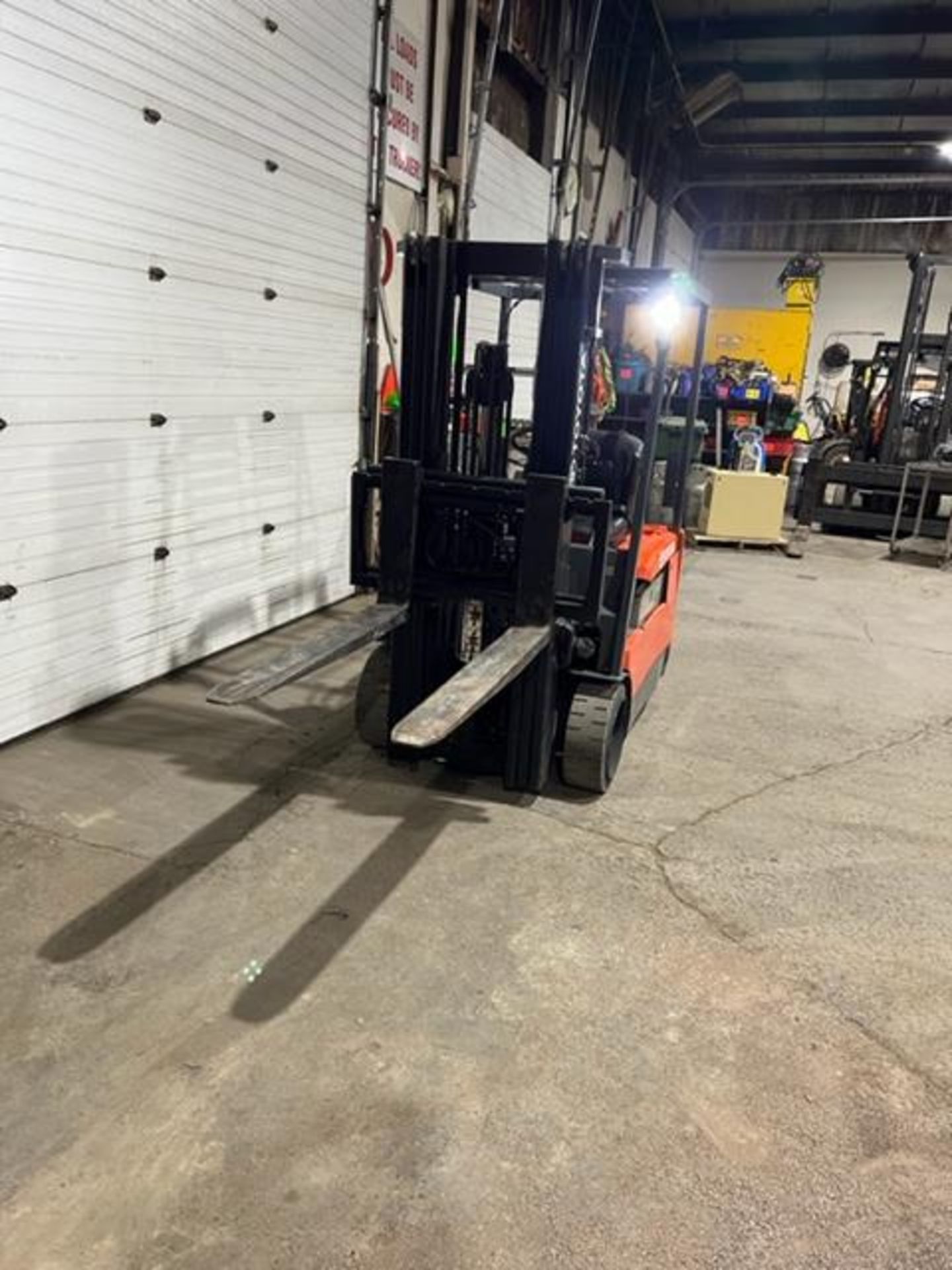 NICE Toyota 3,000lbs Capacity Forklift Electric 3-wheel with Sideshift 3-stage mast FREE CUSTOMS - Image 2 of 3