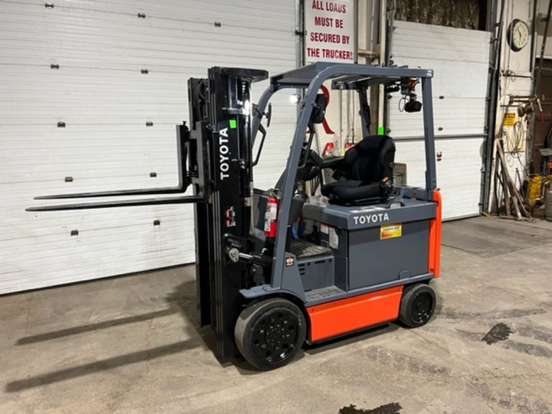 NICE 2016 Toyota 5,000lbs Capacity Forklift Electric with Sideshift & plumbed for Fork Positioner - Image 2 of 5