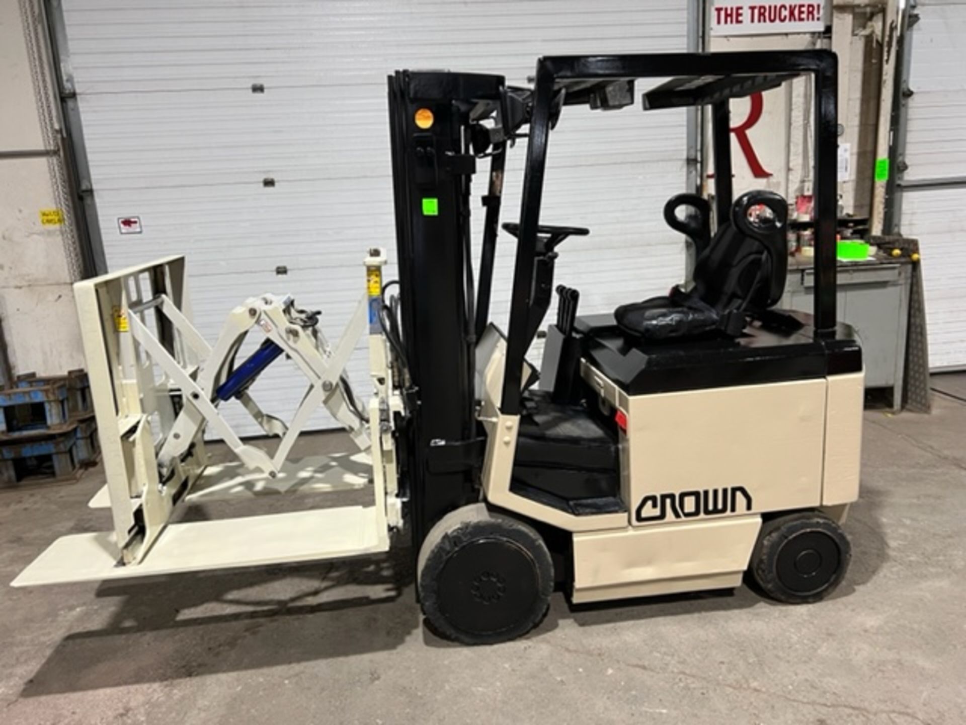 NICE Crown 5,000lbs Capacity Forklift Electric with Cascade Pallet Push Attachment with