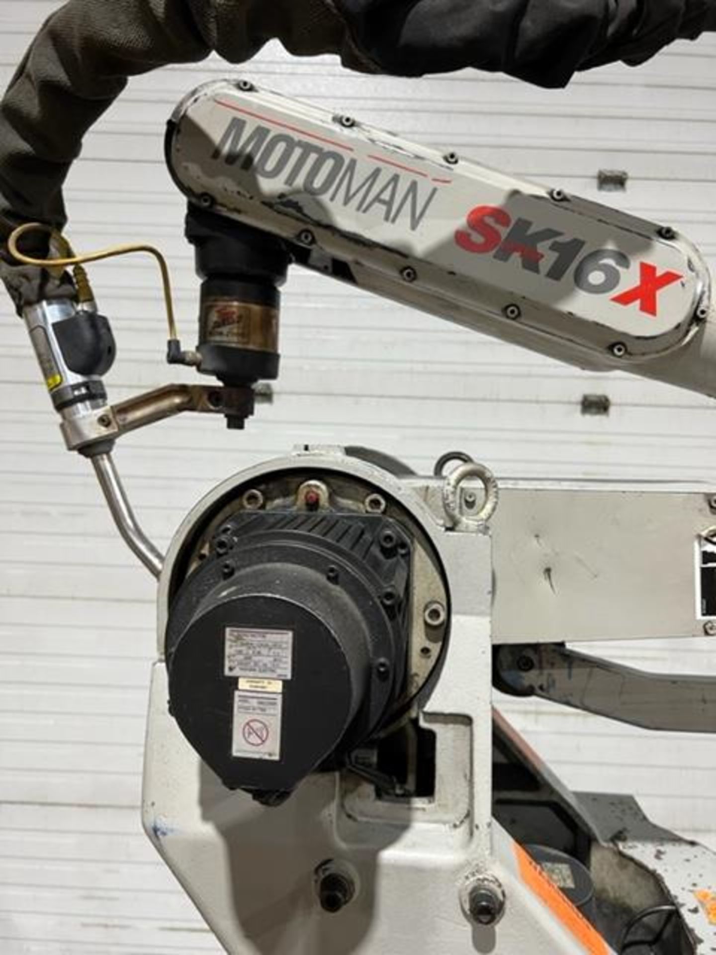 Motoman SK16X Robotic Weld Package w/ Yasnac XRC Controller, OTC DM350 Digital Inverter with gun, - Image 5 of 10