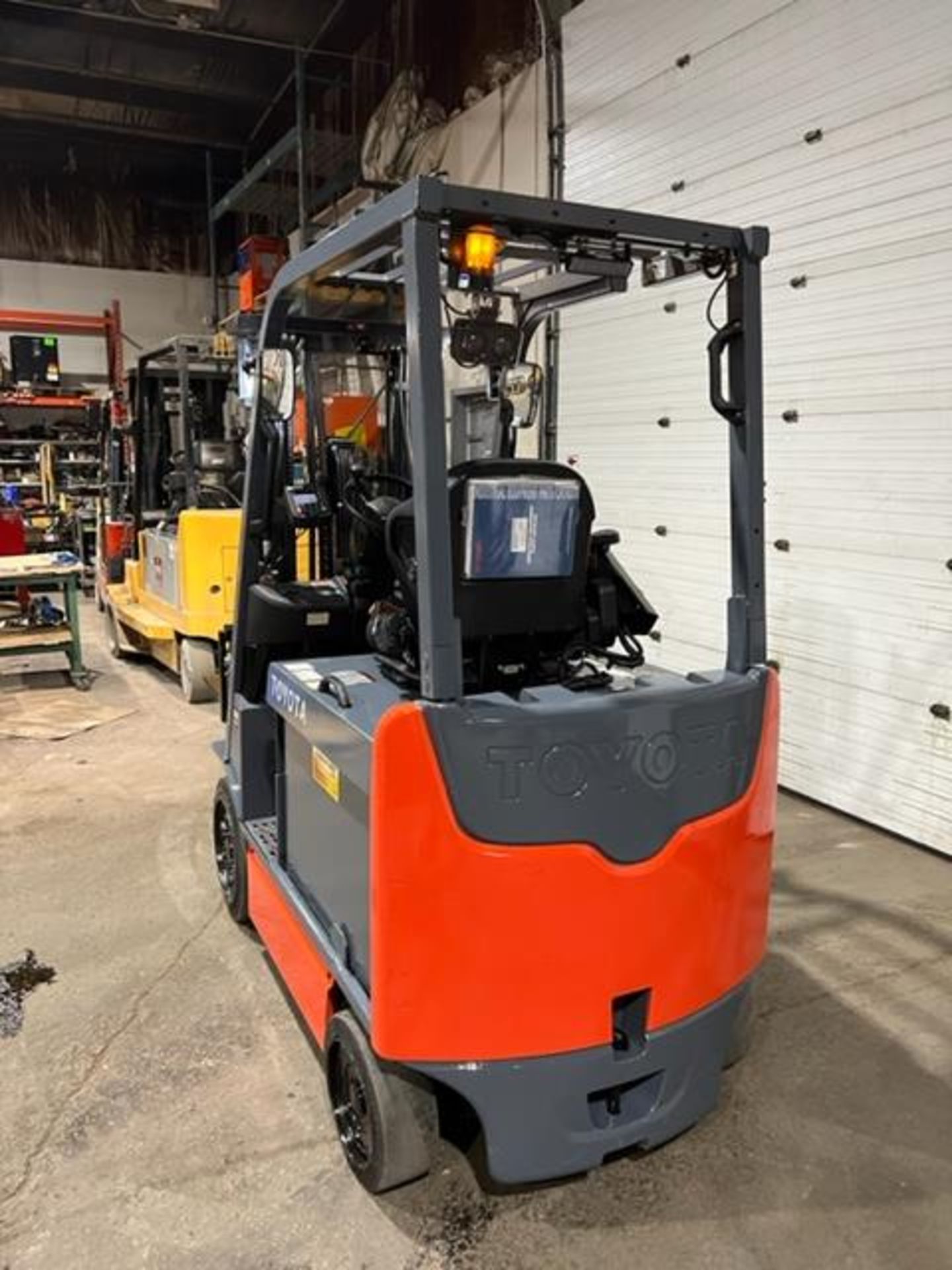 NICE 2016 Toyota 5,000lbs Capacity Forklift Electric with Sideshift & plumbed for Fork Positioner - Image 4 of 6