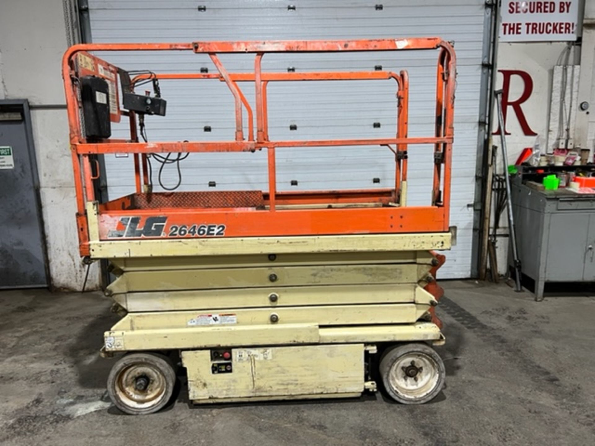 JLG Electric Scissor Lift model 2646EZ - 26 feet lift, 46 inch width deck with pendant controller - Image 2 of 4