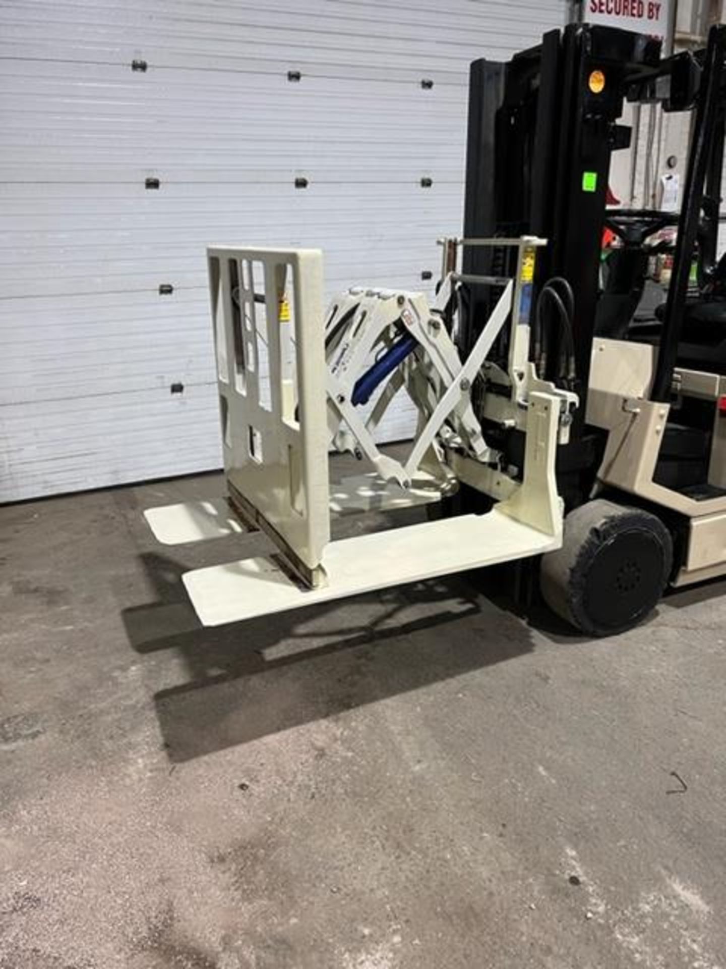 NICE Crown 5,000lbs Capacity Forklift Electric with Cascade Pallet Push Attachment with - Image 2 of 4