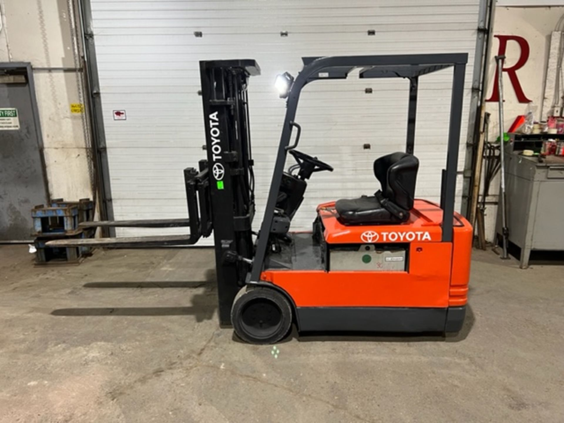 NICE Toyota 3,000lbs Capacity Forklift Electric 3-wheel with Sideshift 3-stage mast FREE CUSTOMS