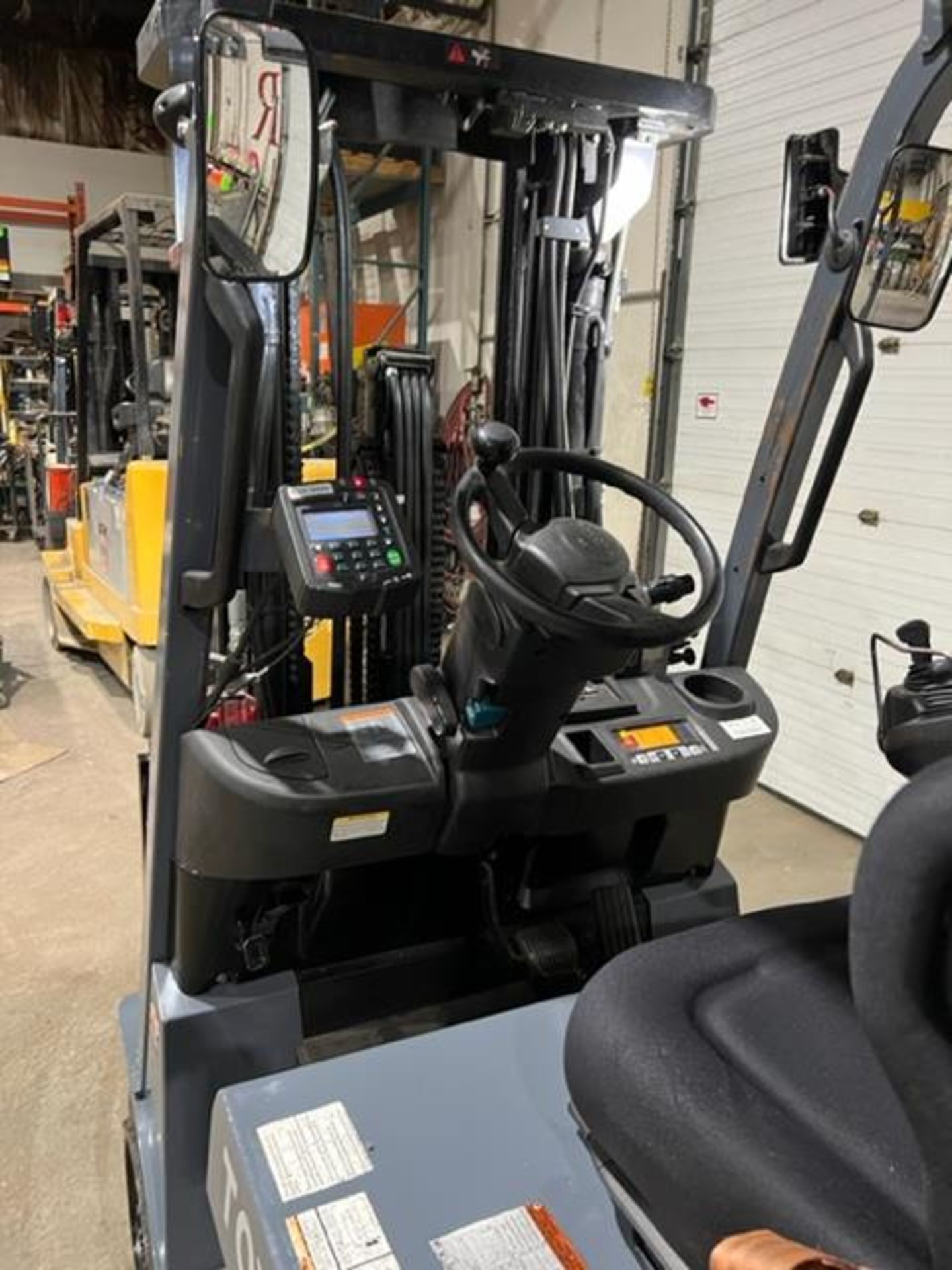 NICE 2016 Toyota 5,000lbs Capacity Forklift Electric with Sideshift & plumbed for Fork Positioner - Image 5 of 6