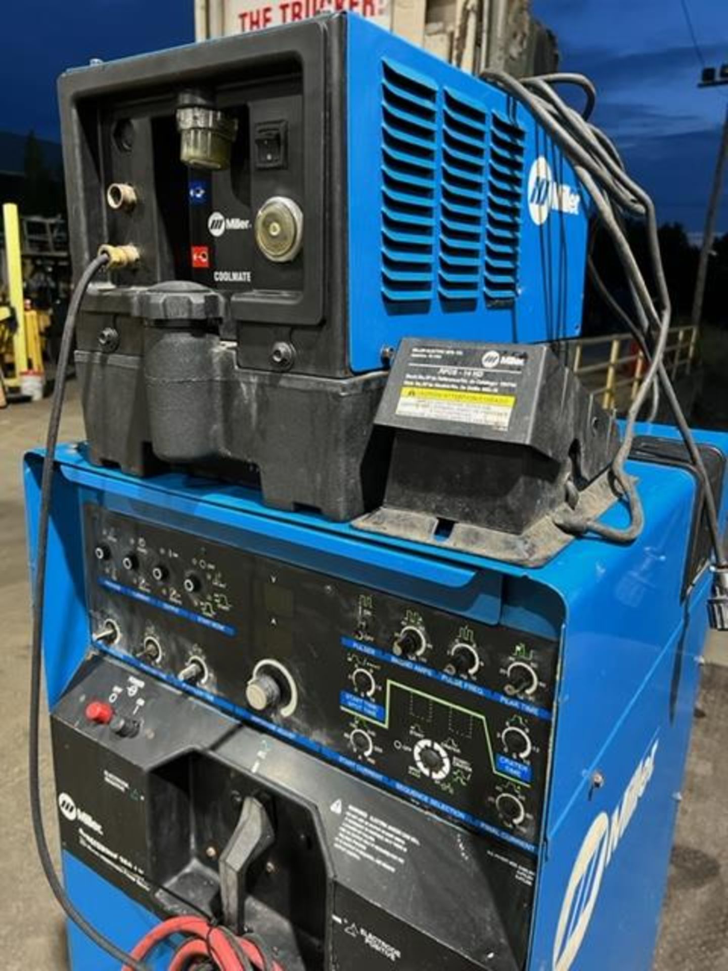 Miller Syncrowave 350 LX Tig Welder 350 AMP COMPLETE with Cables and whip & foot pedal & Miller - Image 3 of 5