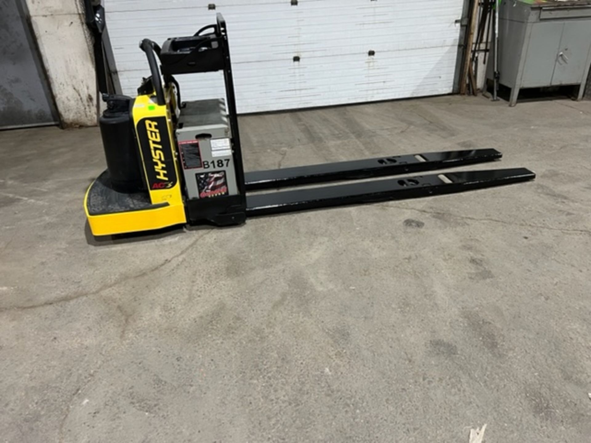 NICE 2014 Hyster Ride-On Powered Pallet Cart 8' Long Forks 6000lbs capacity with LOW HOURS 24V