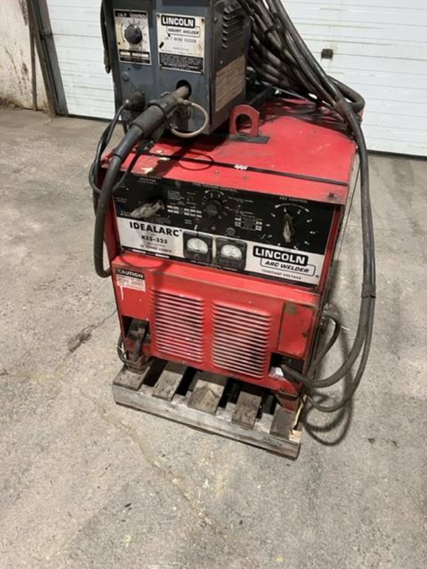 Lincoln R35 - 325 Mig Welder with LN-7 Wire Feeder Complete with Gun & Cables
