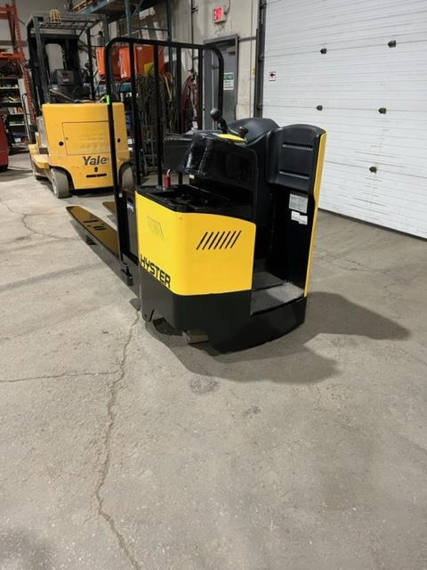 NICE 2015 Hyster Ride-On END RIDER Powered Pallet Truck 8' Long Forks 8000lbs capacity 24V NICE - Image 4 of 4