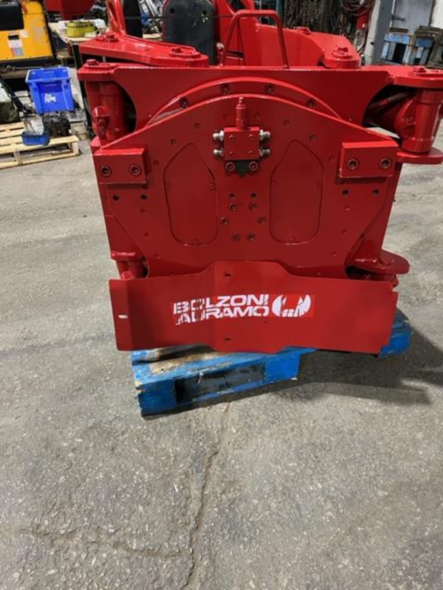 Bolzoni Auramo Forklift Clamp Attachment - Nice forklift attachment - Image 2 of 4