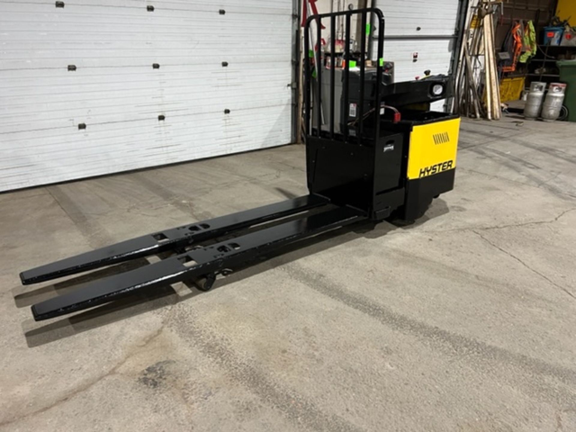 NICE 2015 Hyster Ride-On END RIDER Powered Pallet Truck 8' Long Forks 8000lbs capacity 24V NICE - Image 3 of 4