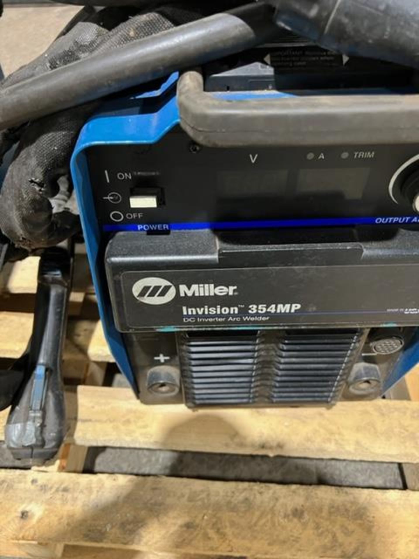 Miller Invision 354MP Welder with XR Control Wire Feeder with Push & Push Gun - 350 amp unit - 1 & 3 - Image 2 of 3