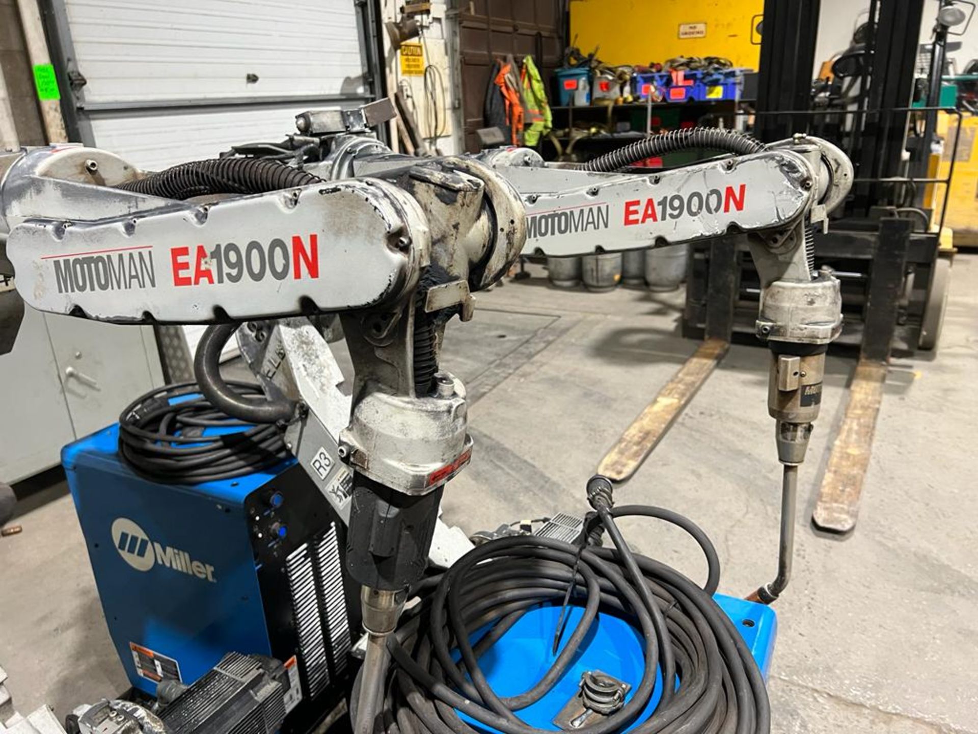 Lot of 4 (4 units) Motoman EA1900N Welding Robots Complete with Feeders & 4X Miller Auto Axcess - Image 9 of 10