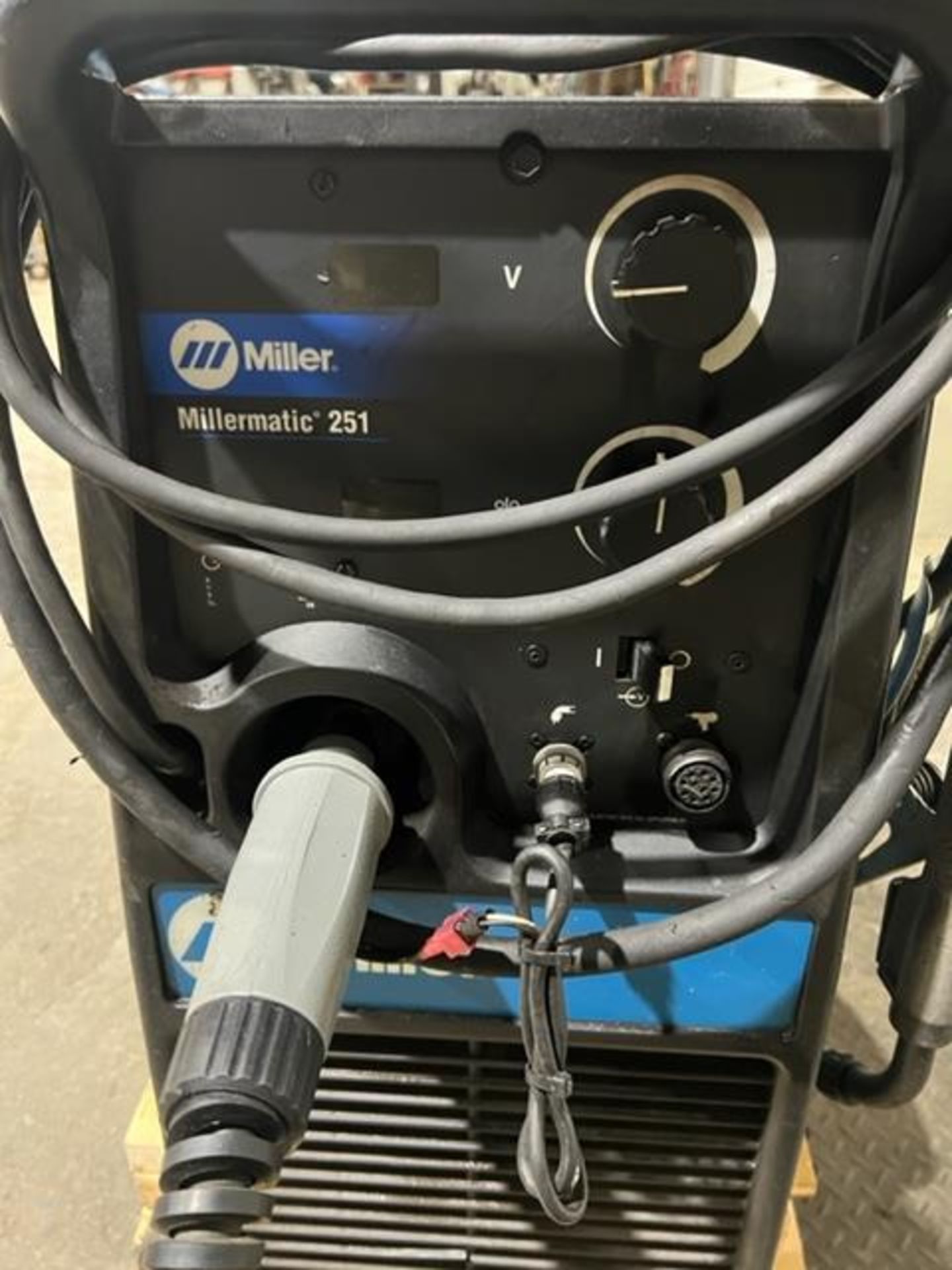 Miller Millermatic 251 Mig Welder with Built in Feeder Complete with Gun 250 amp - Image 3 of 4