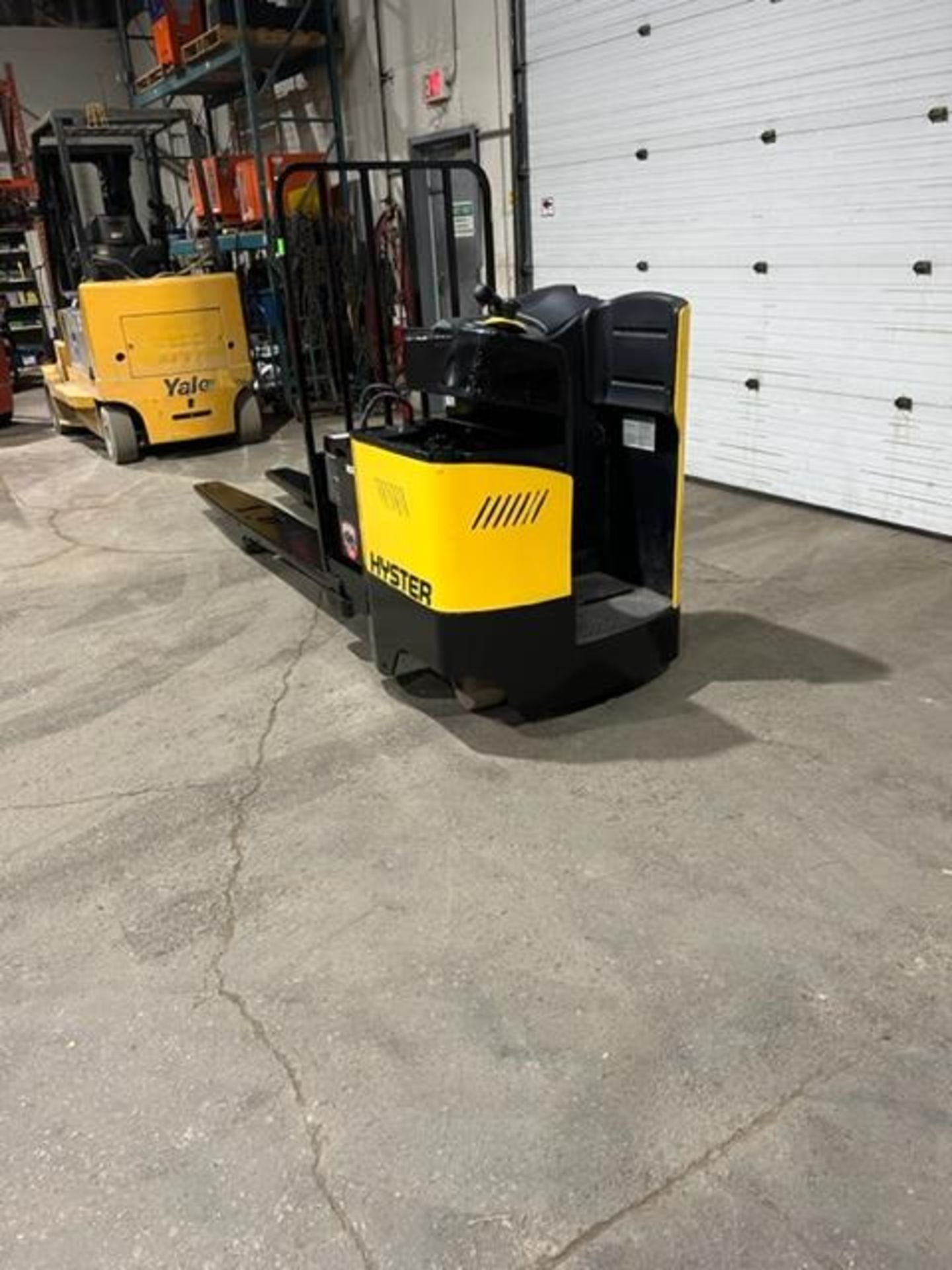 NICE 2015 Hyster Ride-On END RIDER Powered Pallet Truck 8' Long Forks 8000lbs capacity with LOW - Image 4 of 4