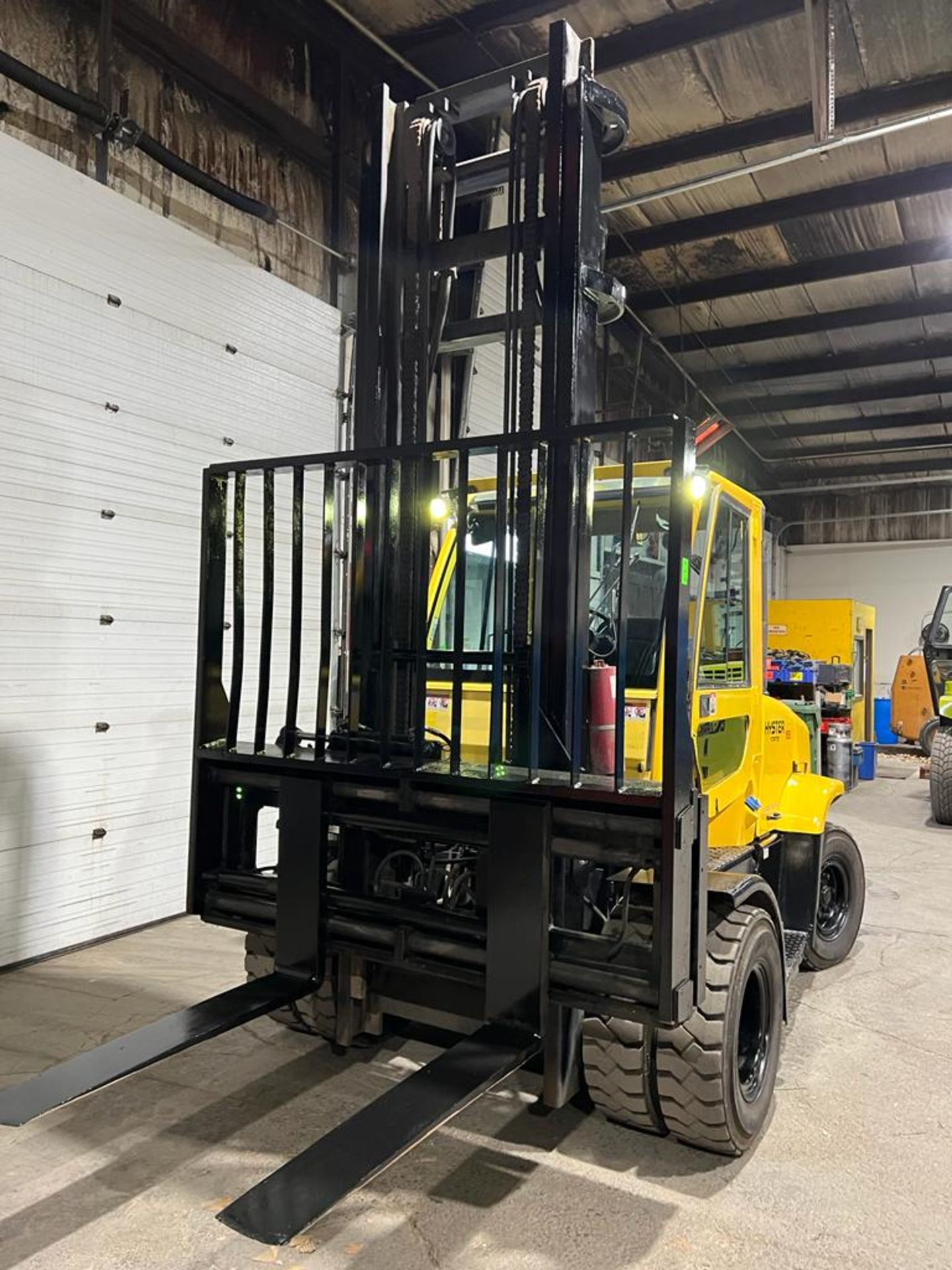 NICE 2017 Hyster model 155 - 15,500lbs Capacity OUTDOOR Forklift Diesel with CAB sideshift - Image 3 of 6