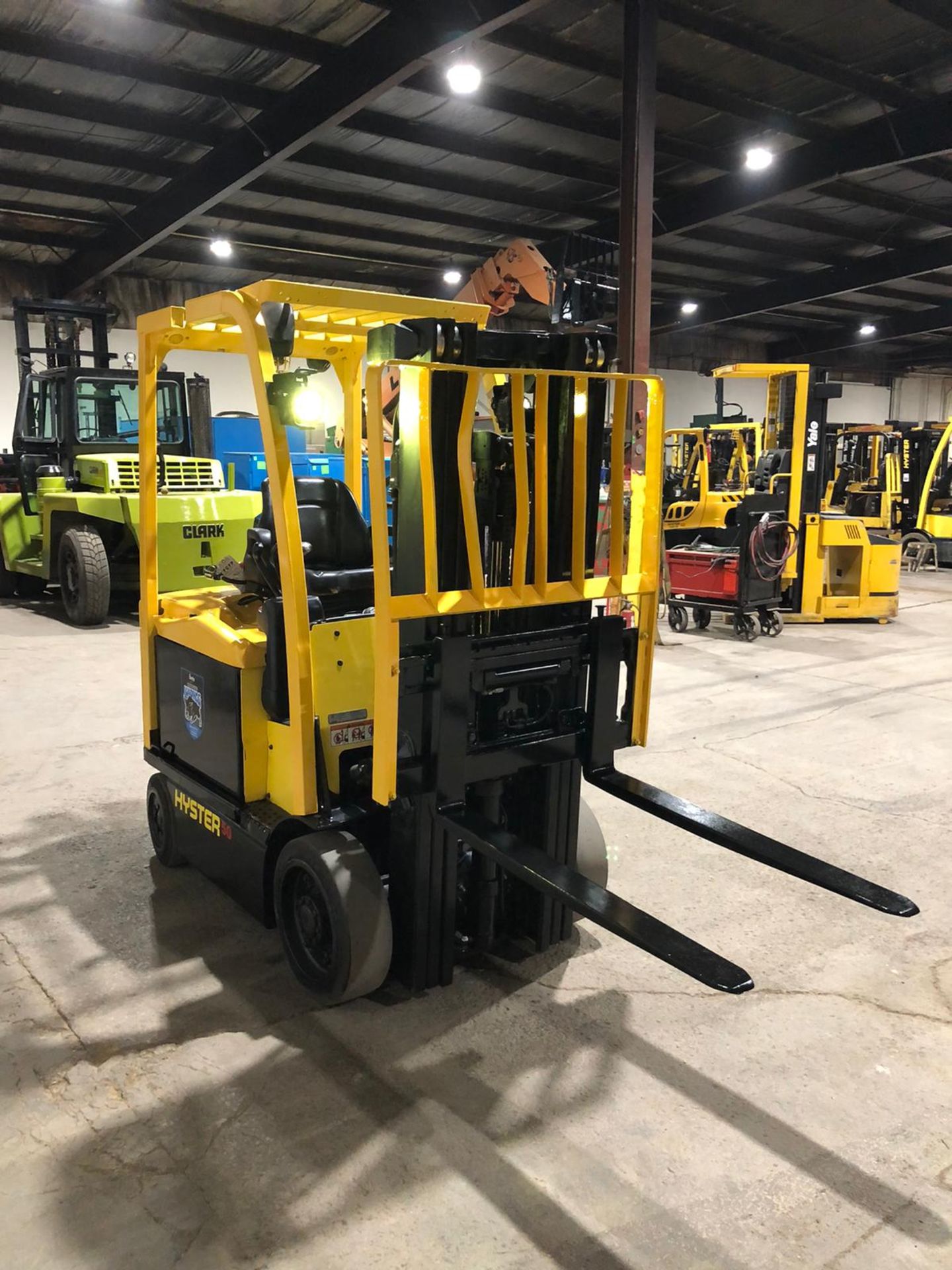 NICE 2016 Hyster model 50 - 5,000lbs Capacity Forklift Electric with Sideshift - 3-stage mast - Image 4 of 4