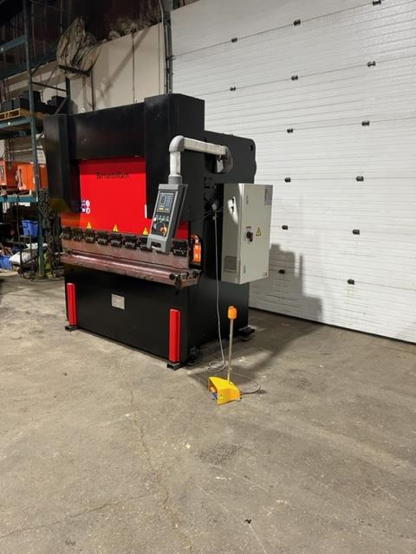 BernardoMach Hydraulic Press Brake 100 ton capacity 80" bed - 460/575V 3 phase with CNC back gauge - Image 6 of 6